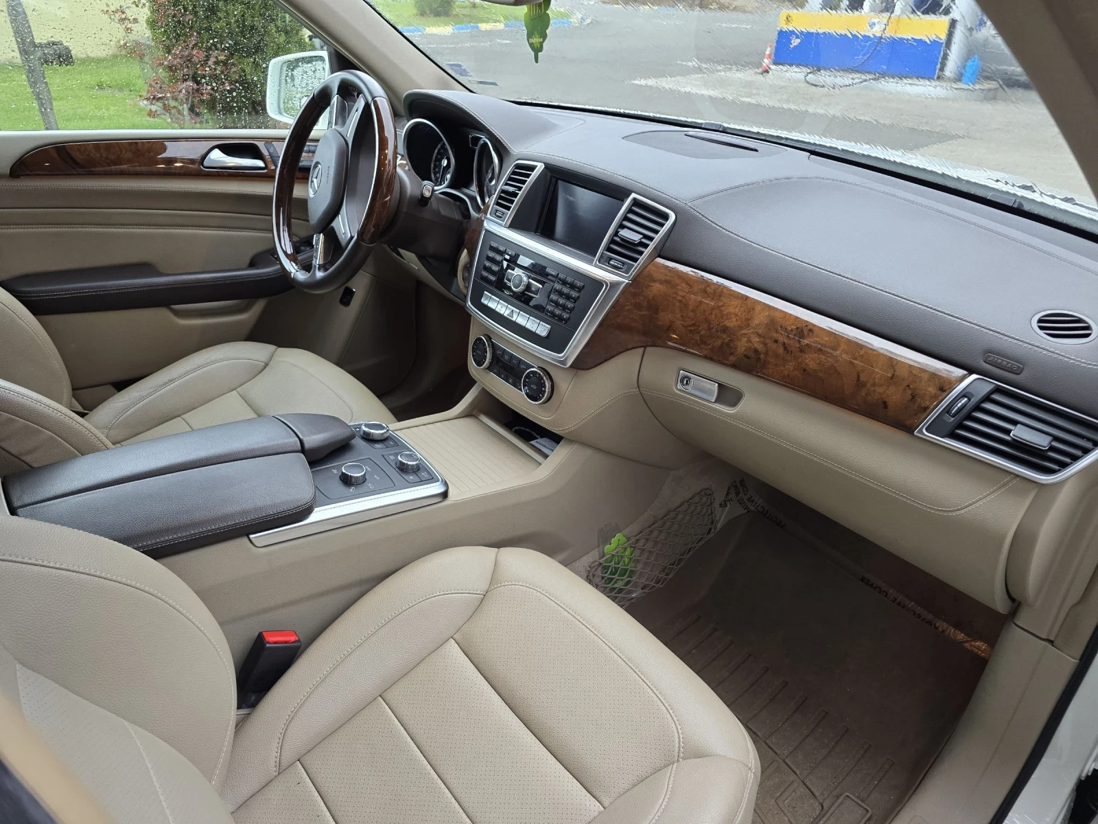 Mercedes-Benz ML 550  - изображение 10