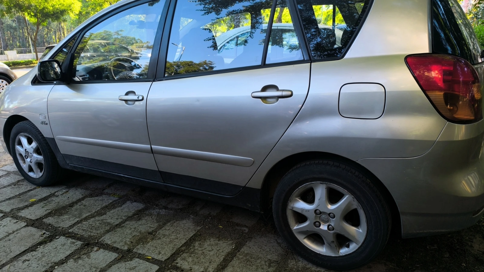 Toyota Corolla verso 2.0 - изображение 3