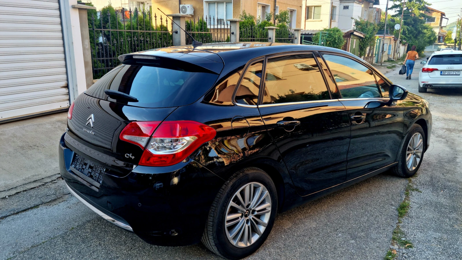 Citroen C4 1 6Е- HDI АВТОМАТИК - изображение 5