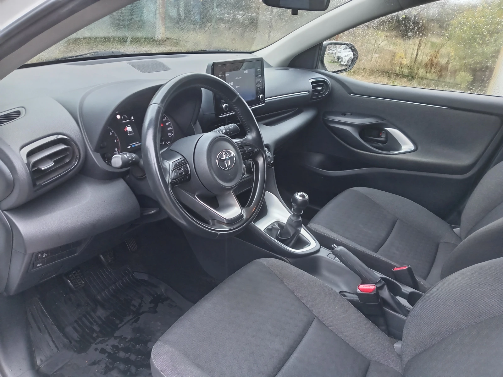 Toyota Yaris 1.5i Гаранционна - изображение 7