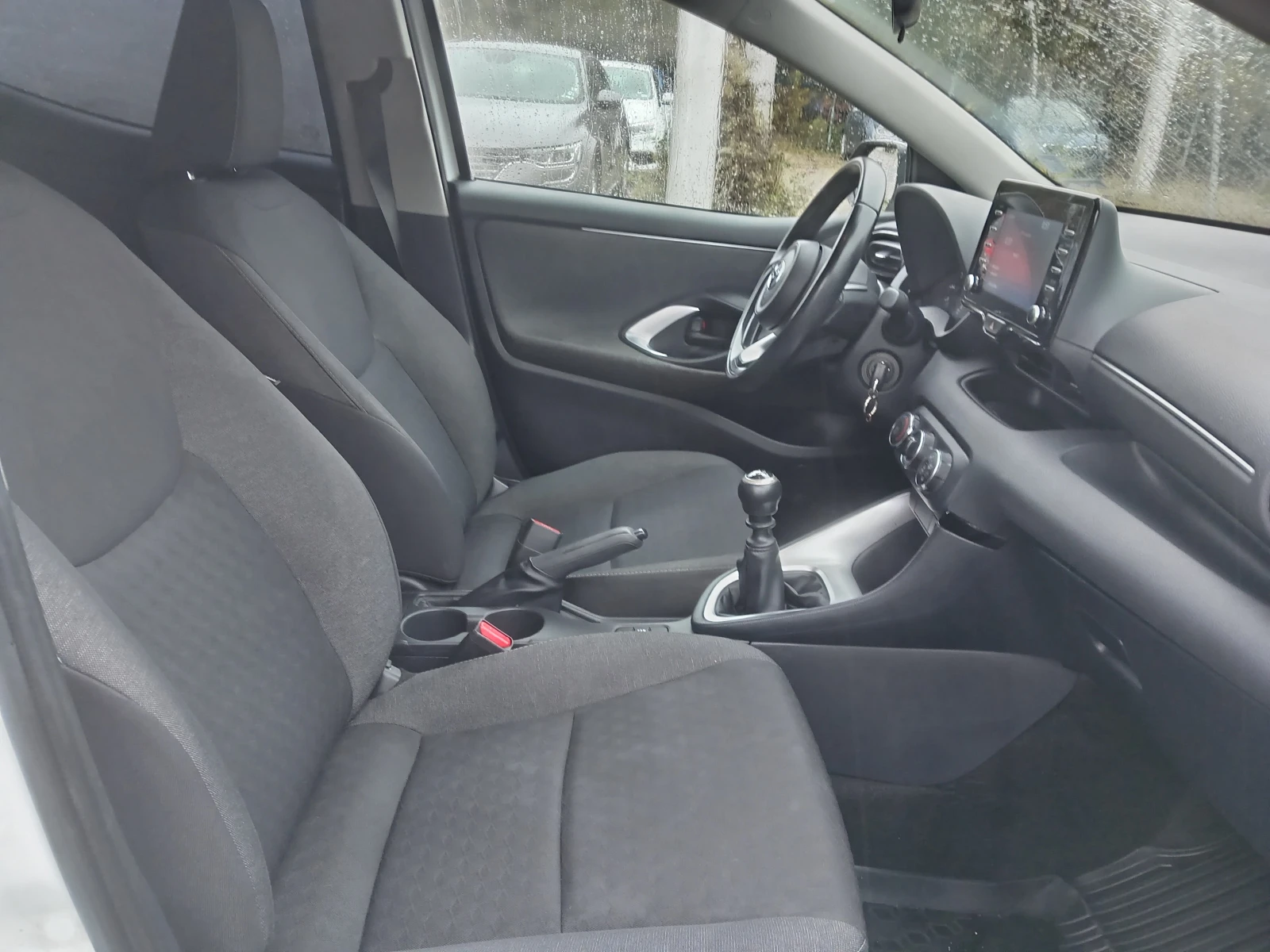 Toyota Yaris 1.5i Гаранционна - изображение 8