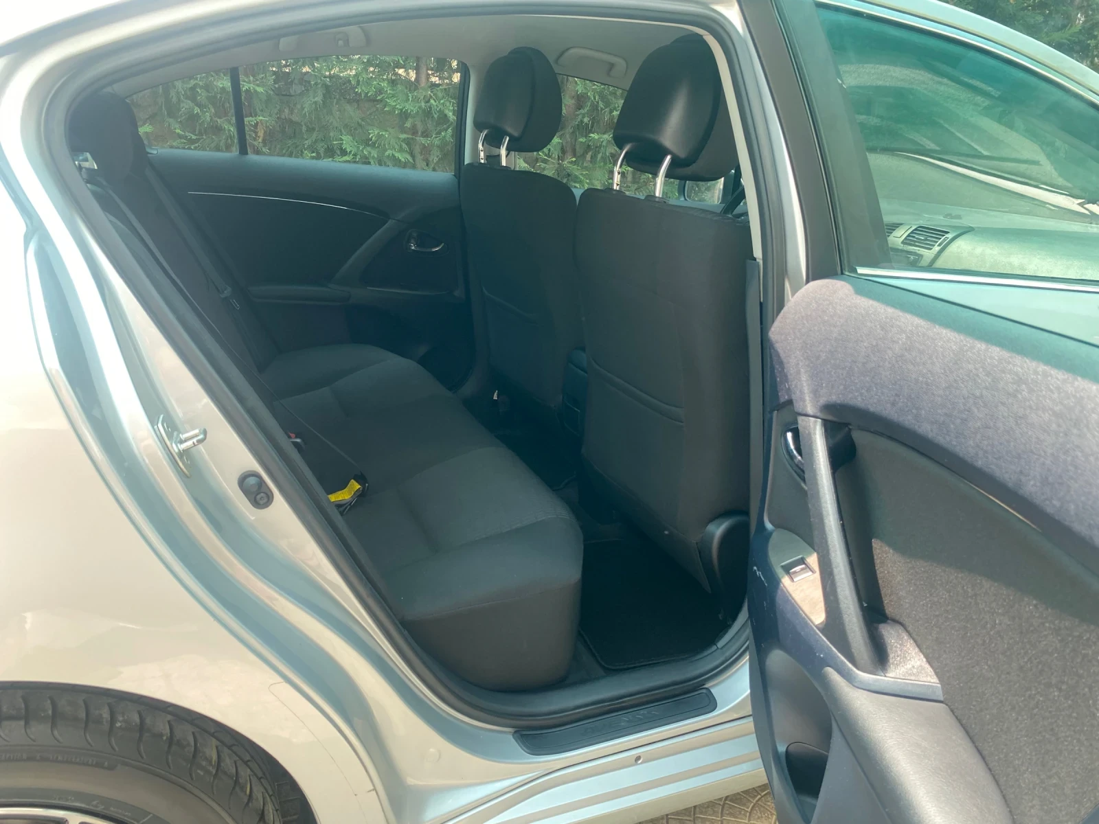 Toyota Avensis 1.8 VVT-i, снимка 11 - Автомобили и джипове - 53860112