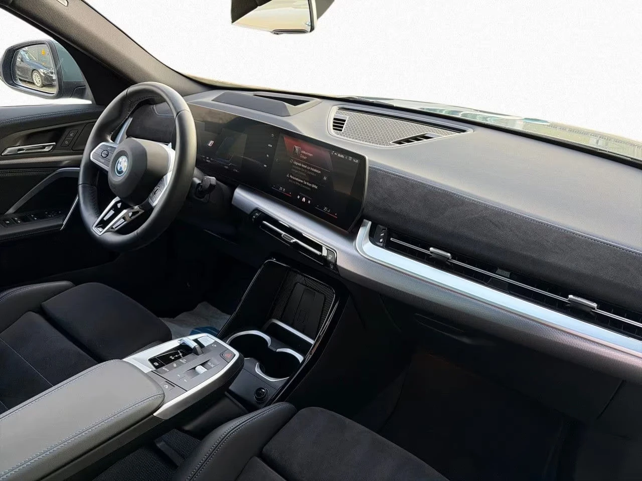 BMW iX2 30/xDRIVE/313HP/MSPORT/PANO/ГАРАНЦИЯ/360/HUD/208z, снимка 10 - Автомобили и джипове - 53986630