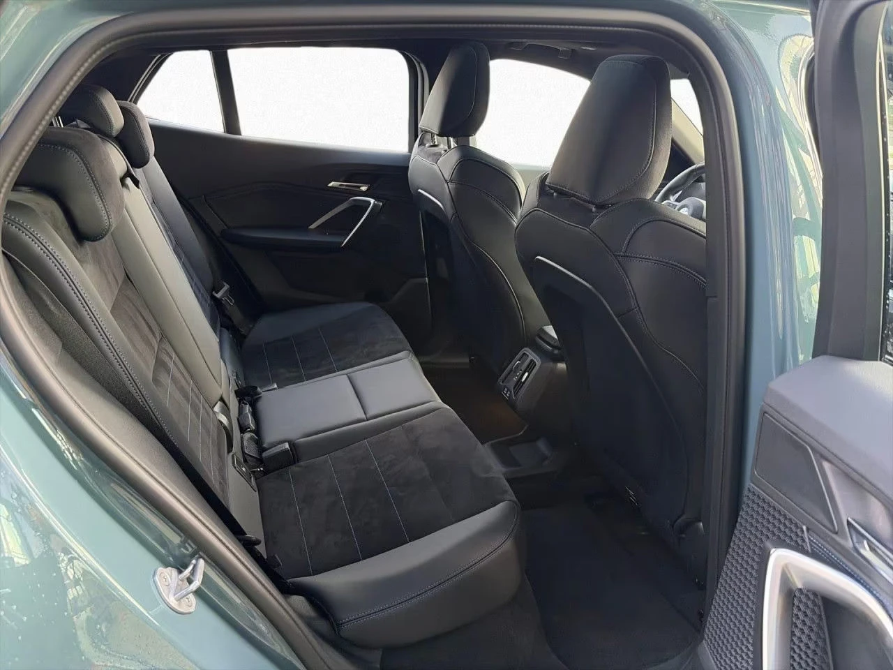 BMW iX2 30/xDRIVE/313HP/MSPORT/PANO/ГАРАНЦИЯ/360/HUD/208z, снимка 12 - Автомобили и джипове - 53986630