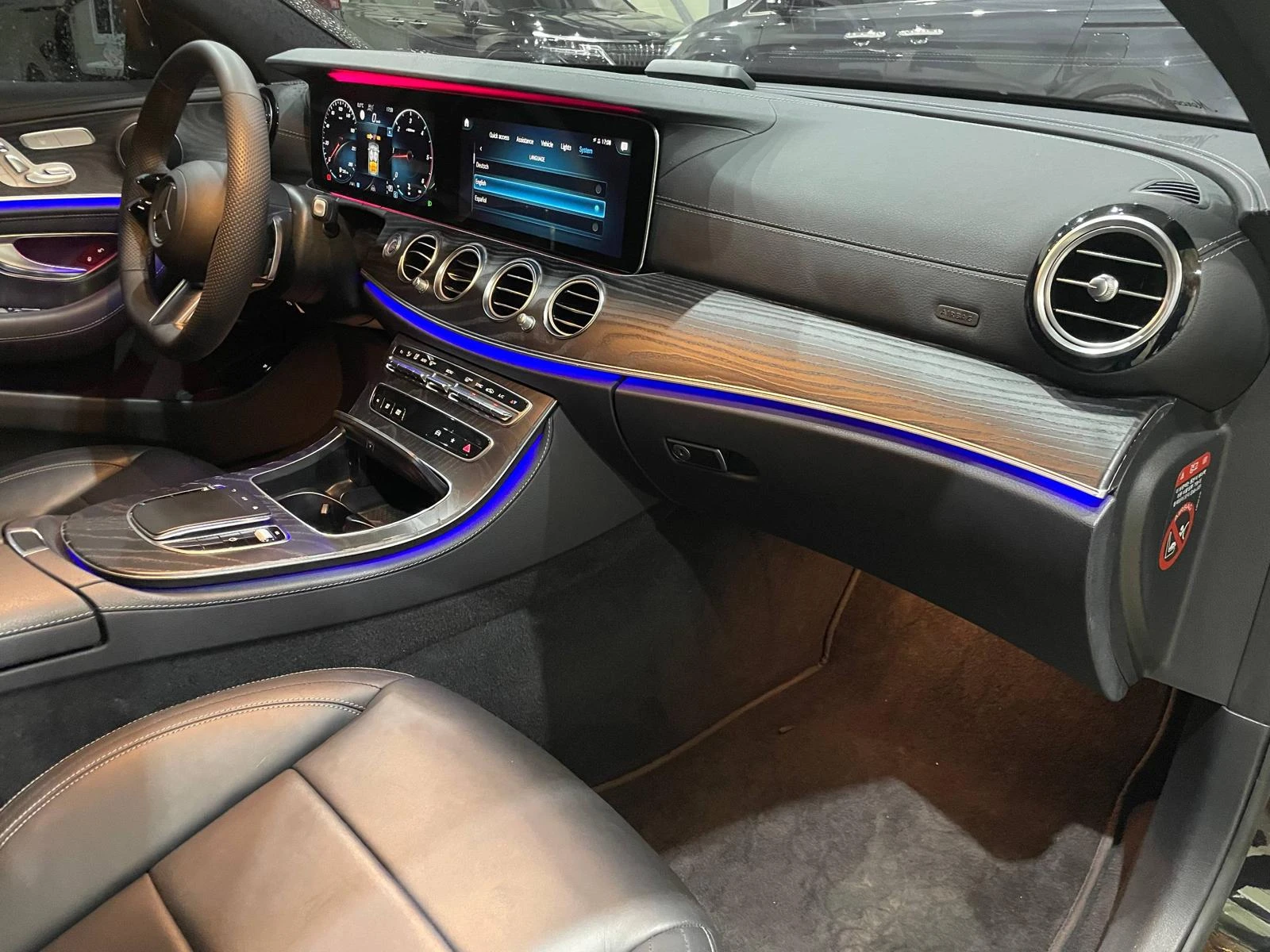 Mercedes-Benz E 220 D Facelift ! 4matic ! AMG Line !, снимка 13 - Автомобили и джипове - 54134093