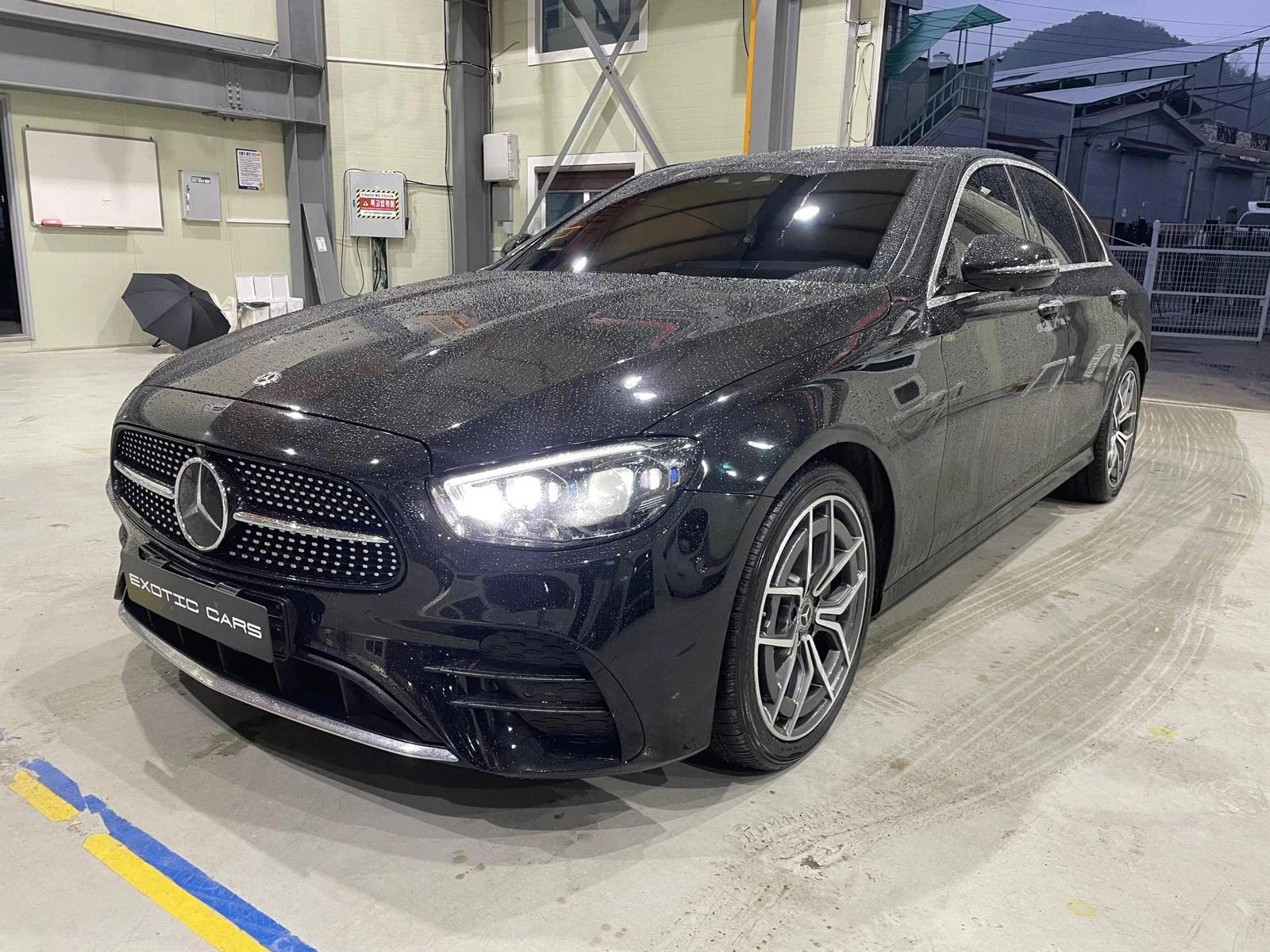 Mercedes-Benz E 220 D Facelift ! 4matic ! AMG Line !, снимка 3 - Автомобили и джипове - 54134093