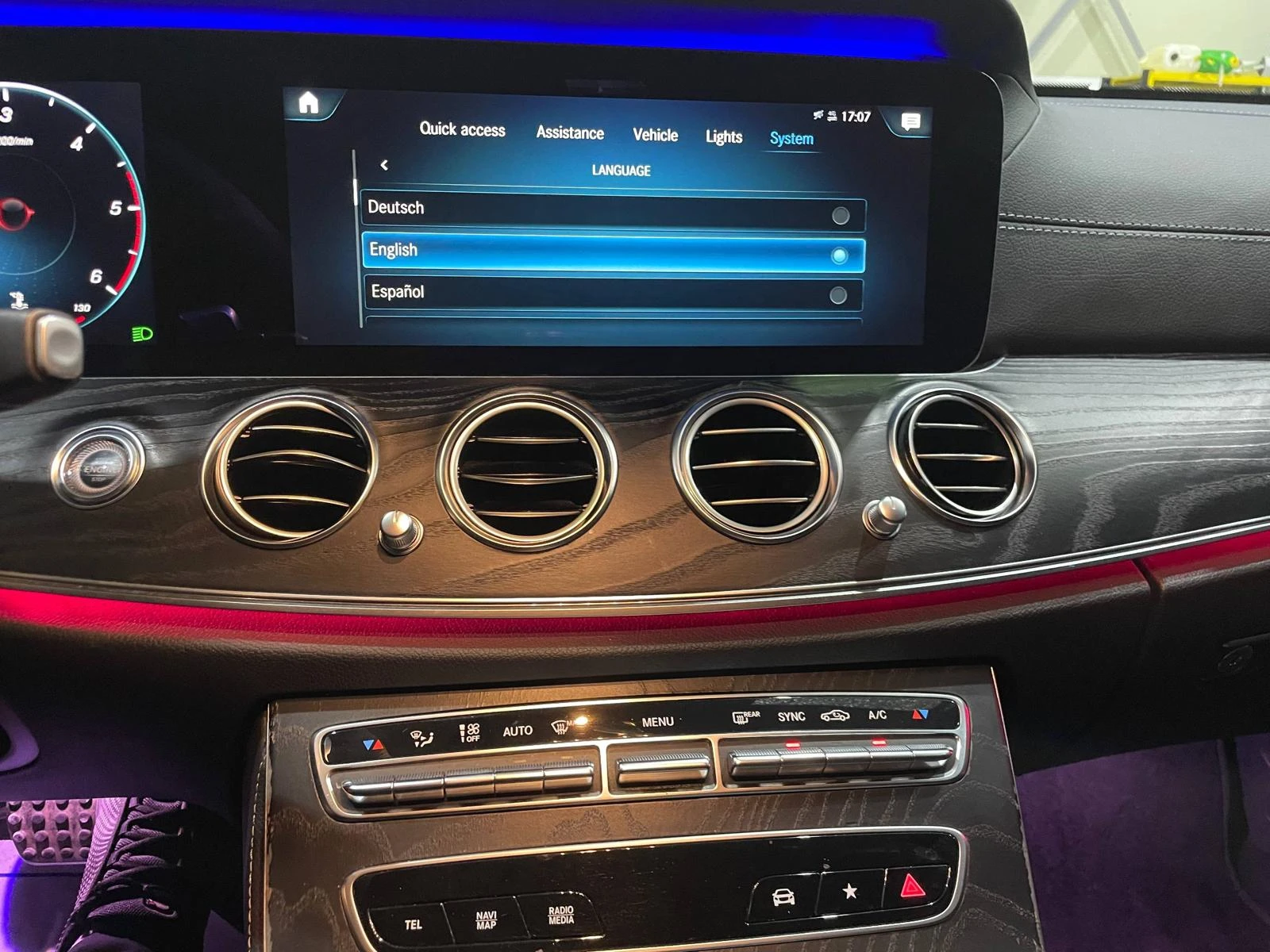 Mercedes-Benz E 220 D Facelift ! 4matic ! AMG Line !, снимка 16 - Автомобили и джипове - 54134093