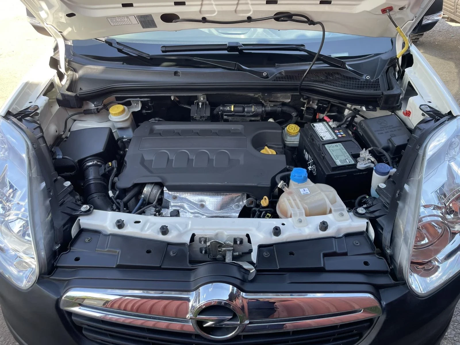 Opel Combo 1.6 CDTI EURO 6. Климатик , Перфектен автомобил, снимка 3 - Автомобили и джипове - 54429045