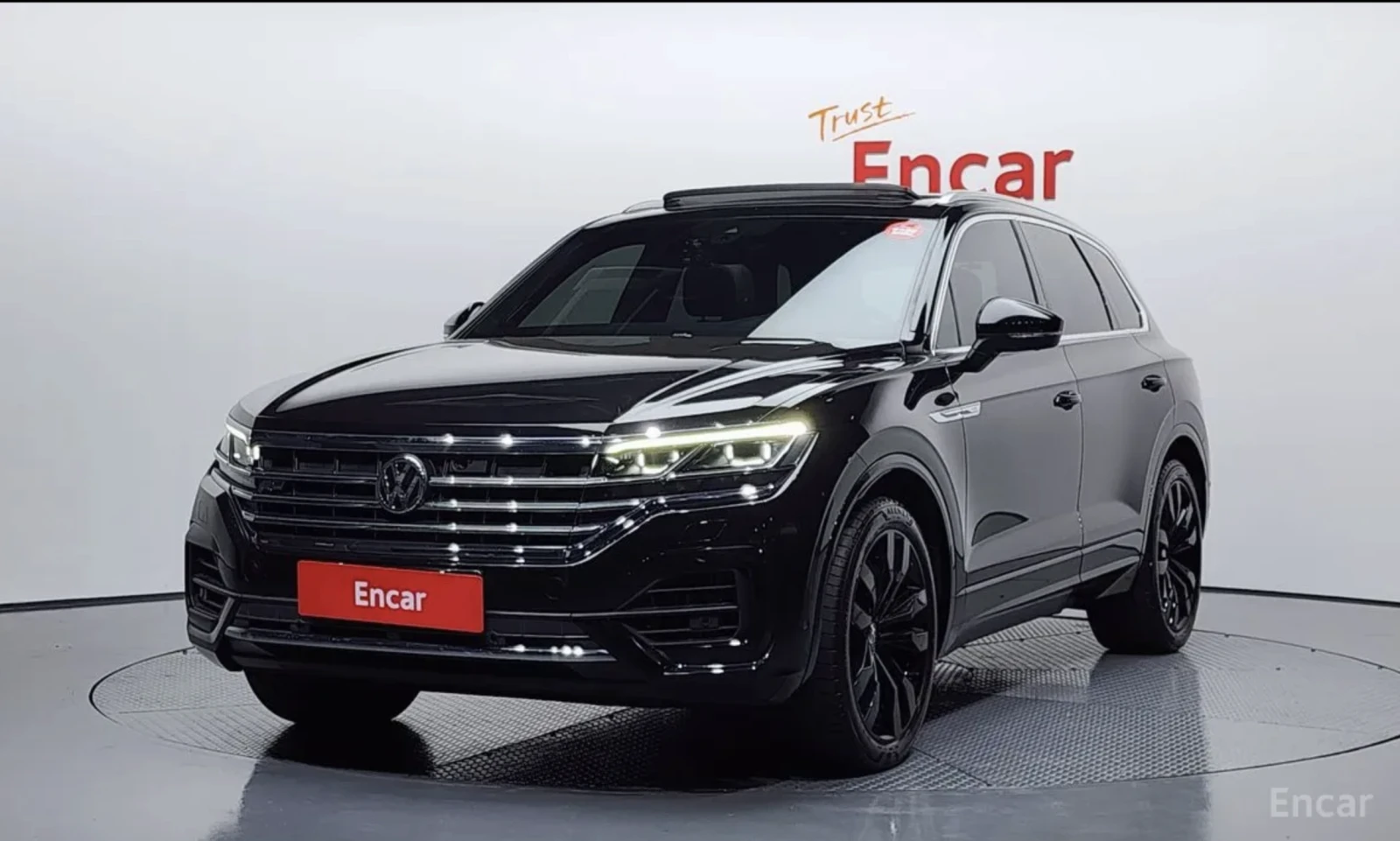 VW Touareg 4.0 V8 TDI / R-line / 360 КАМЕРИ / ПАНОРАМА / FULL