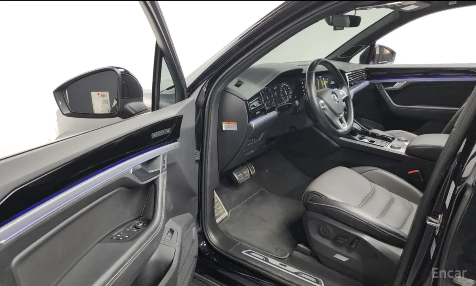 VW Touareg 4.0 V8 TDI / R-line / 360 КАМЕРИ / ПАНОРАМА / FULL, снимка 6 - Автомобили и джипове - 54854385
