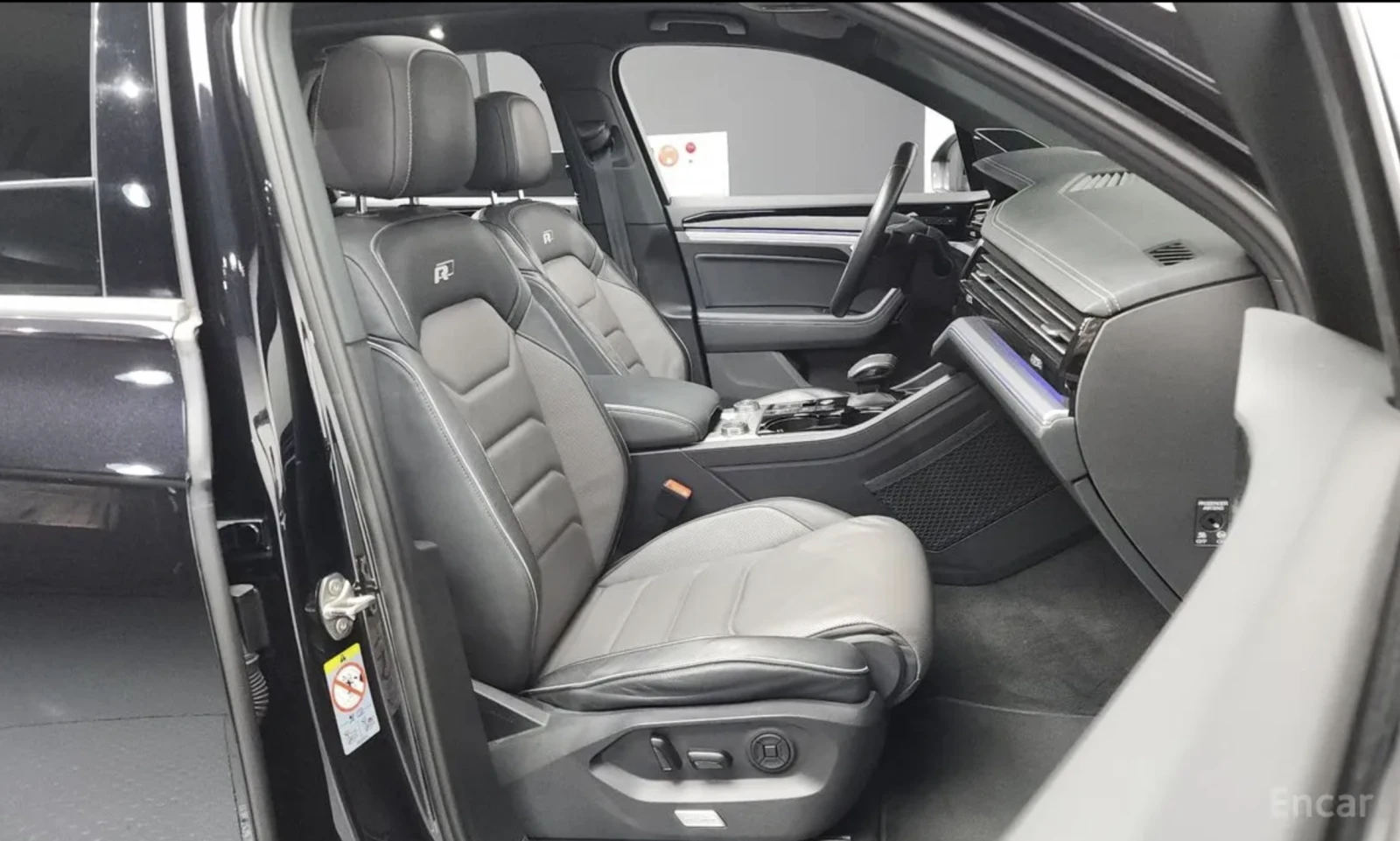 VW Touareg 4.0 V8 TDI / R-line / 360 КАМЕРИ / ПАНОРАМА / FULL, снимка 13 - Автомобили и джипове - 54854385