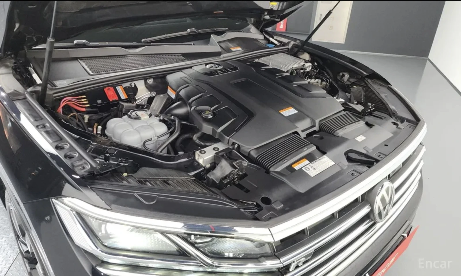 VW Touareg 4.0 V8 TDI / R-line / 360 КАМЕРИ / ПАНОРАМА / FULL, снимка 5 - Автомобили и джипове - 54854385