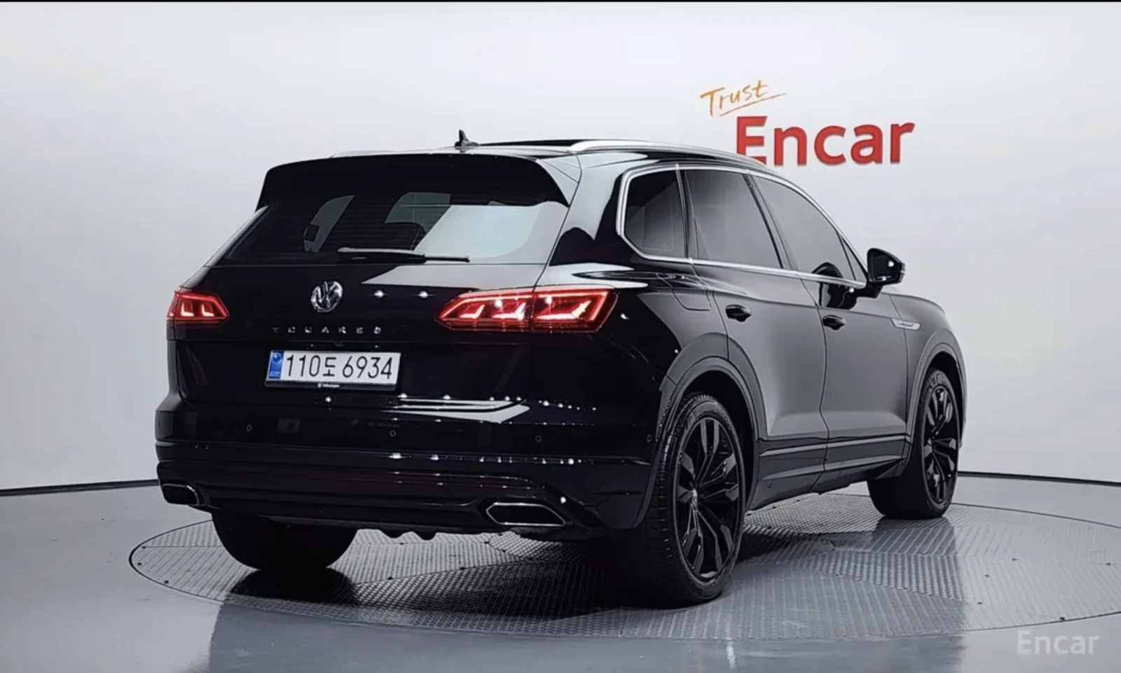 VW Touareg 4.0 V8 TDI / R-line / 360 КАМЕРИ / ПАНОРАМА / FULL, снимка 2 - Автомобили и джипове - 54854385
