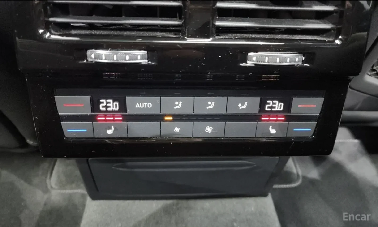 VW Touareg 4.0 V8 TDI / R-line / 360 КАМЕРИ / ПАНОРАМА / FULL, снимка 16 - Автомобили и джипове - 54854385
