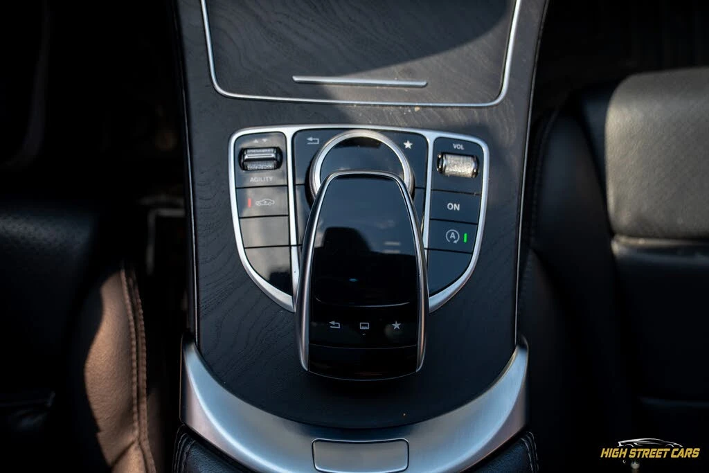 Mercedes-Benz C 400 4MATIC* AMG* BURMESTER* KEYLESS* ПАНОРАМА* КАМЕРА, снимка 11 - Автомобили и джипове - 54969490