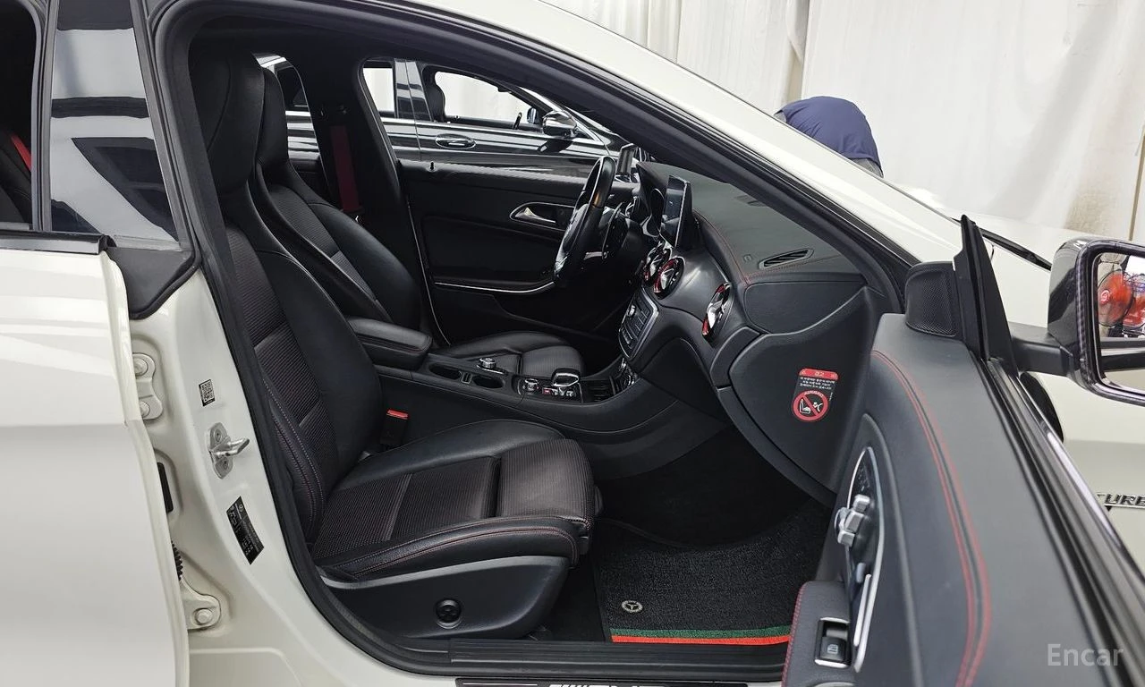 Mercedes-Benz CLA 45 AMG 4MATIC* ПОДГРЕВ* КАМЕРА* КЕЙЛЕС* , снимка 13 - Автомобили и джипове - 55105841