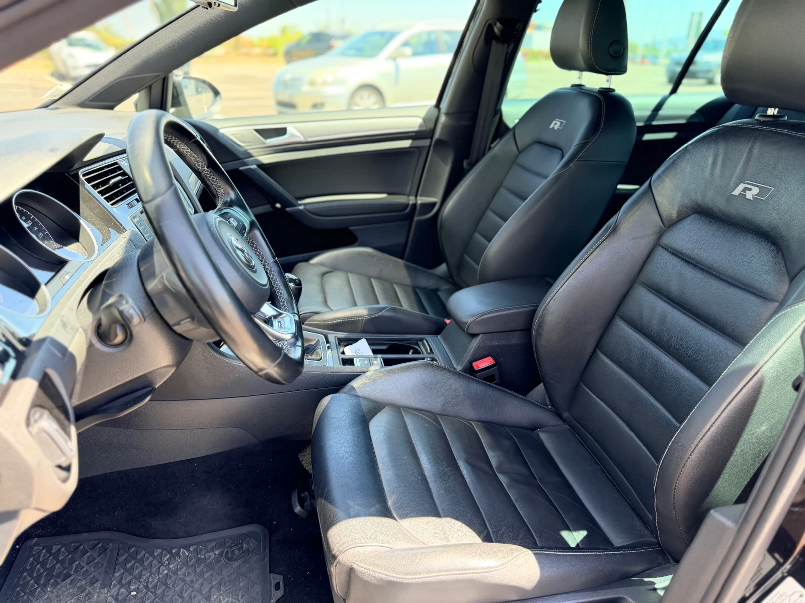 VW Golf 2.0TDi-R-Line-Юбилеен 152 брой от 400 , снимка 9 - Автомобили и джипове - 55333892
