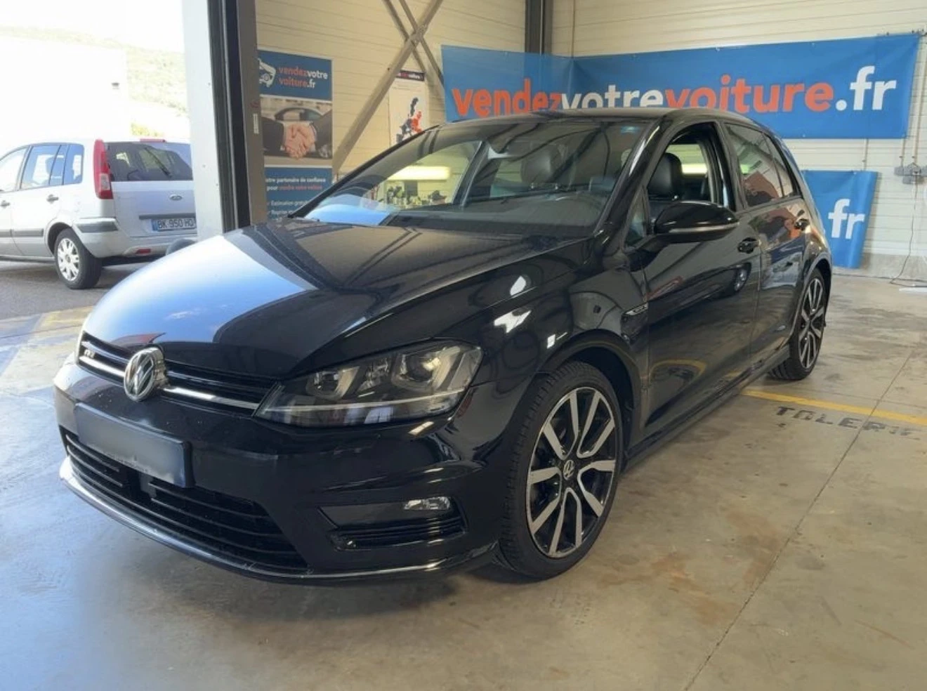 VW Golf 2.0TDi-R-Line-лизинг през Уникредит 