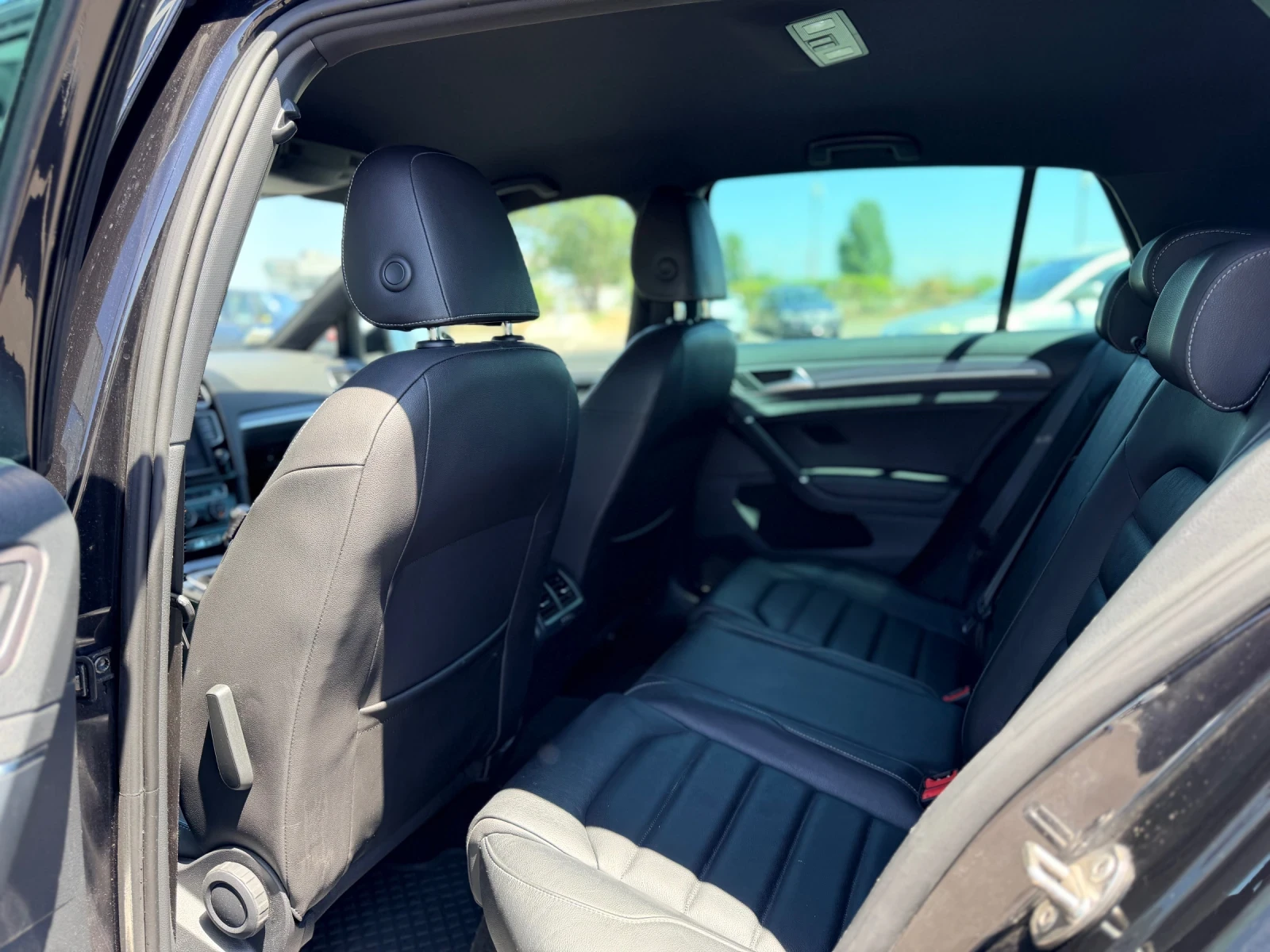 VW Golf 2.0TDi-R-Line-Юбилеен 152 брой от 400 , снимка 16 - Автомобили и джипове - 55333892