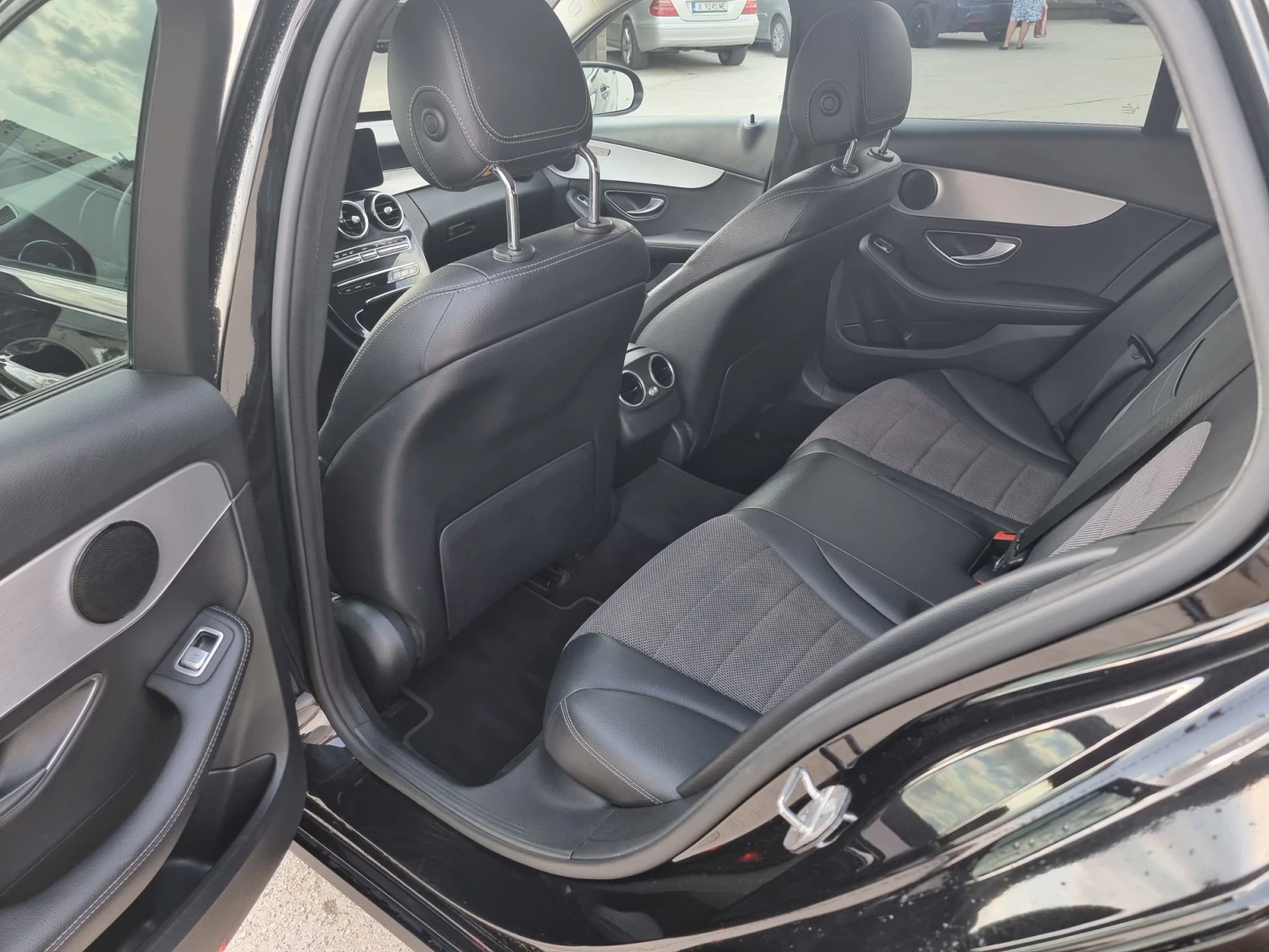 Mercedes-Benz C 220 Feislift, снимка 8 - Автомобили и джипове - 55589056