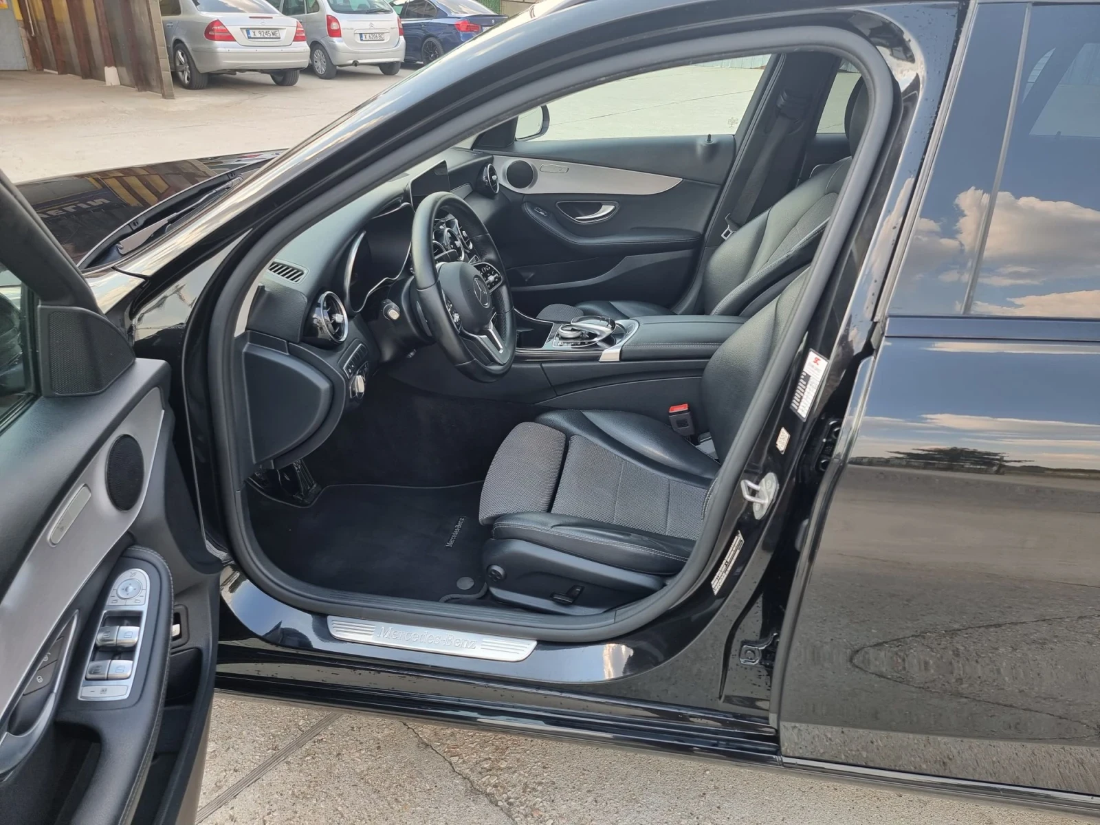 Mercedes-Benz C 220 Feislift, снимка 9 - Автомобили и джипове - 55589056