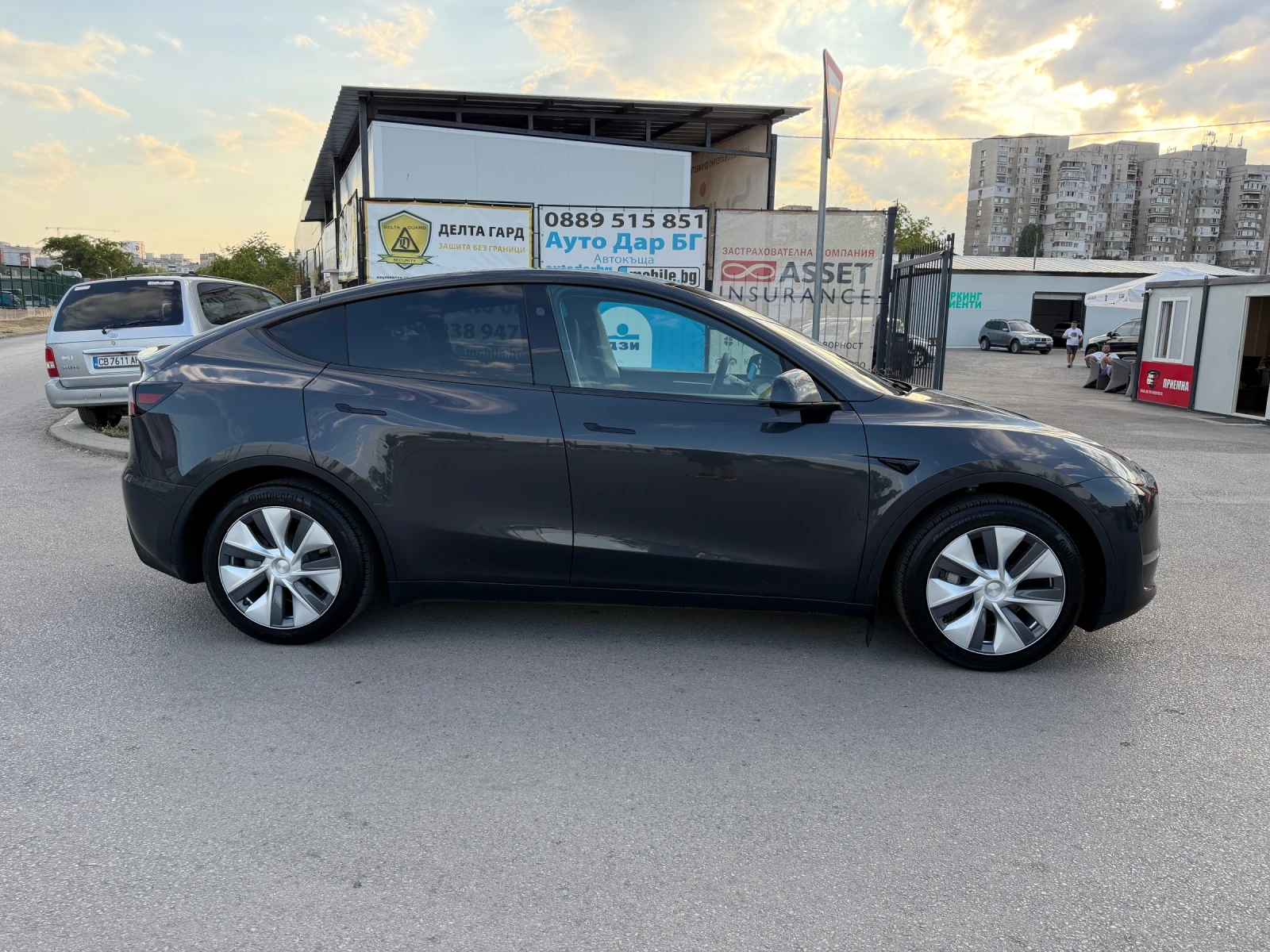 Tesla Model Y 2024 / LFP Батерия / 31280км  / Термопомпа, снимка 4 - Автомобили и джипове - 56132759