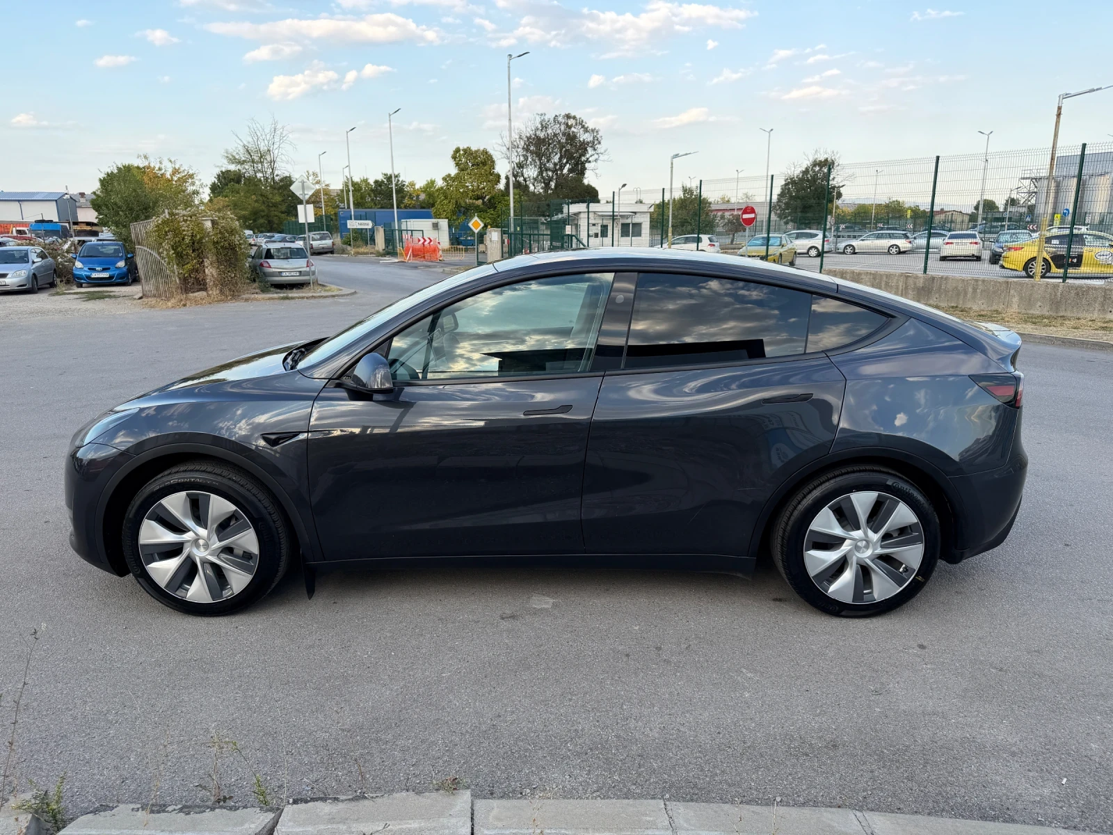 Tesla Model Y 2024 / LFP Батерия / 31280км  / Термопомпа, снимка 8 - Автомобили и джипове - 56132759