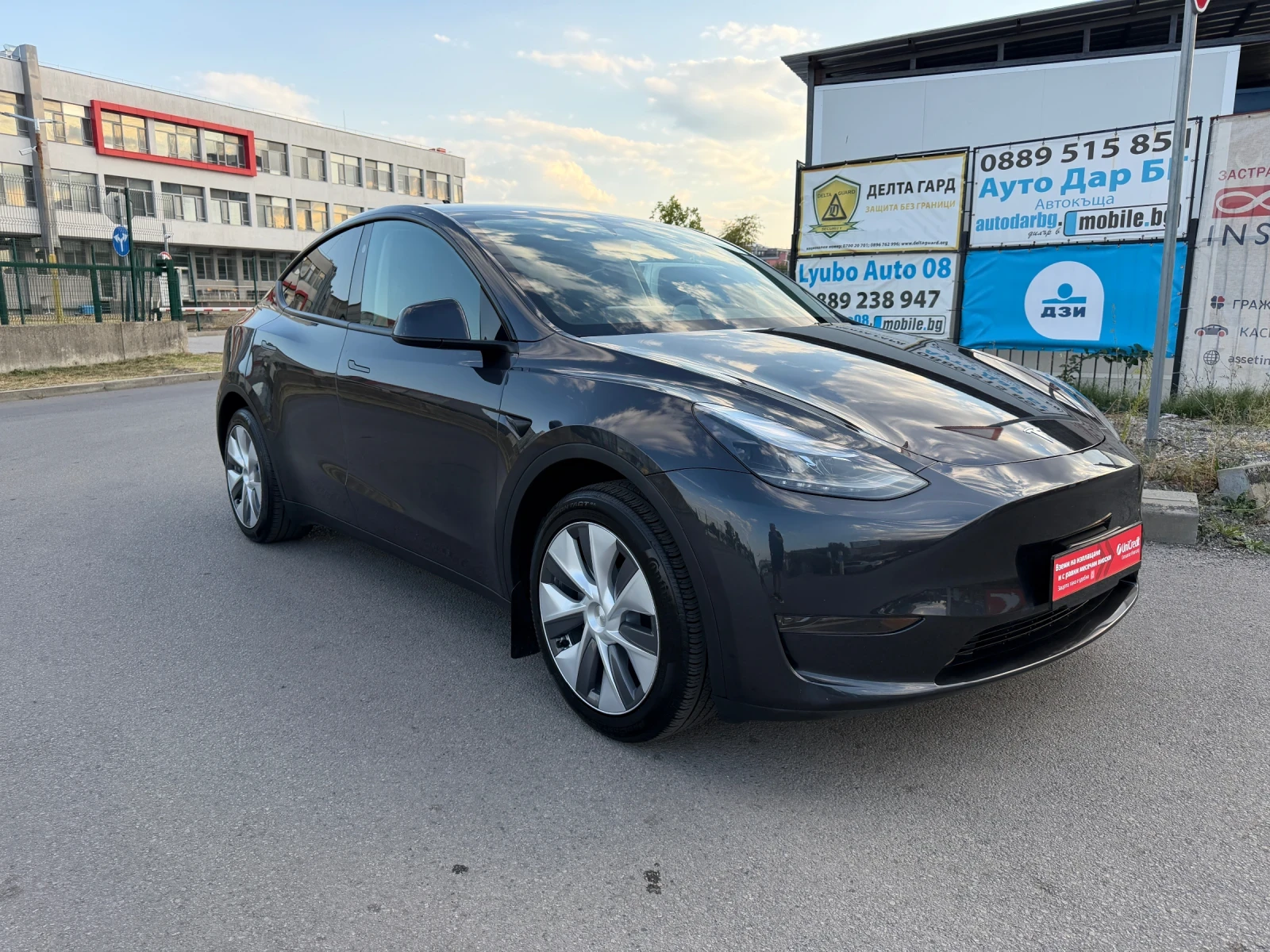 Tesla Model Y 2024 / LFP Батерия / 31280км  / Термопомпа, снимка 3 - Автомобили и джипове - 56132759
