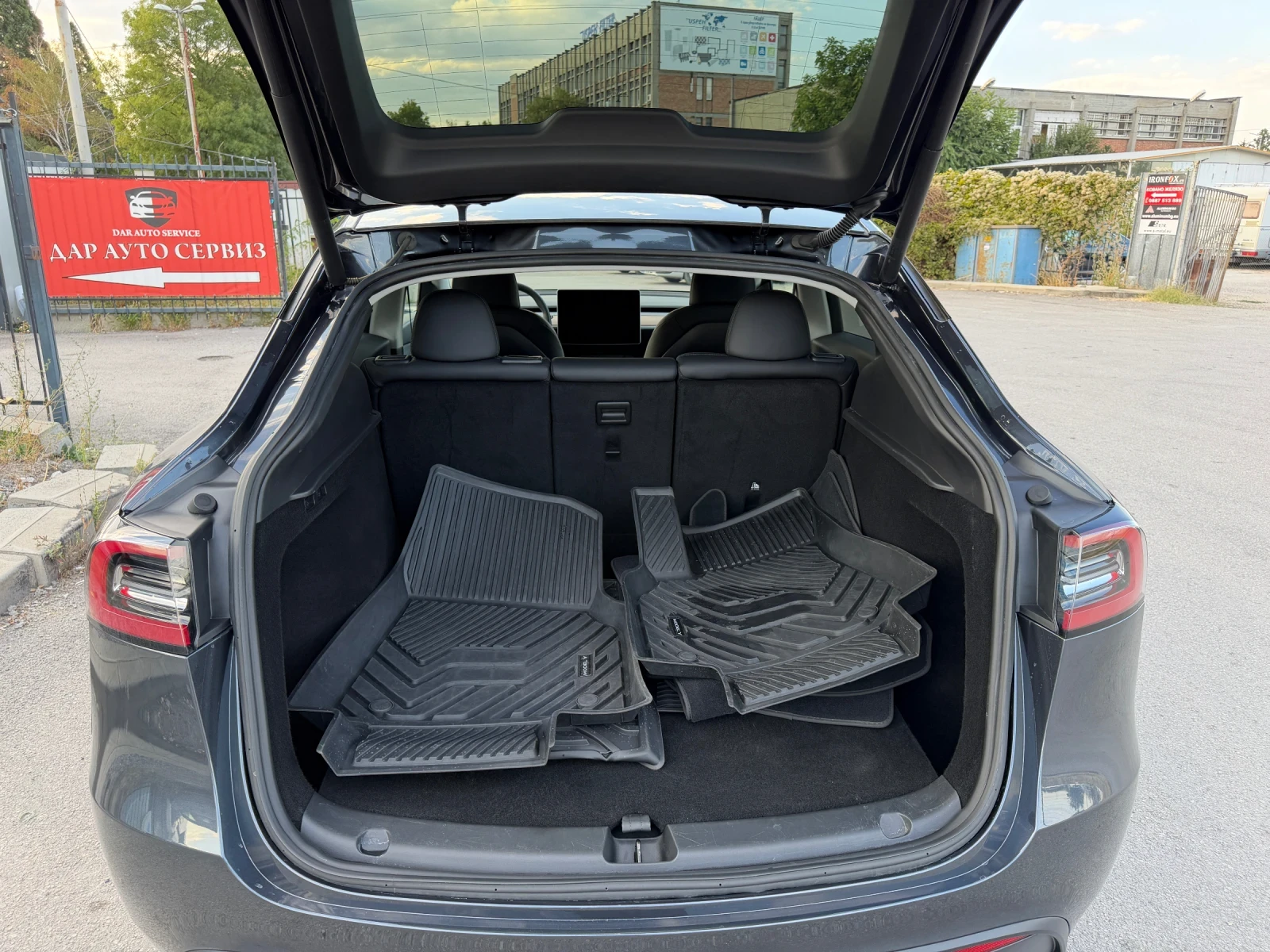 Tesla Model Y 2024 / LFP Батерия / 31280км  / Термопомпа, снимка 12 - Автомобили и джипове - 56132759