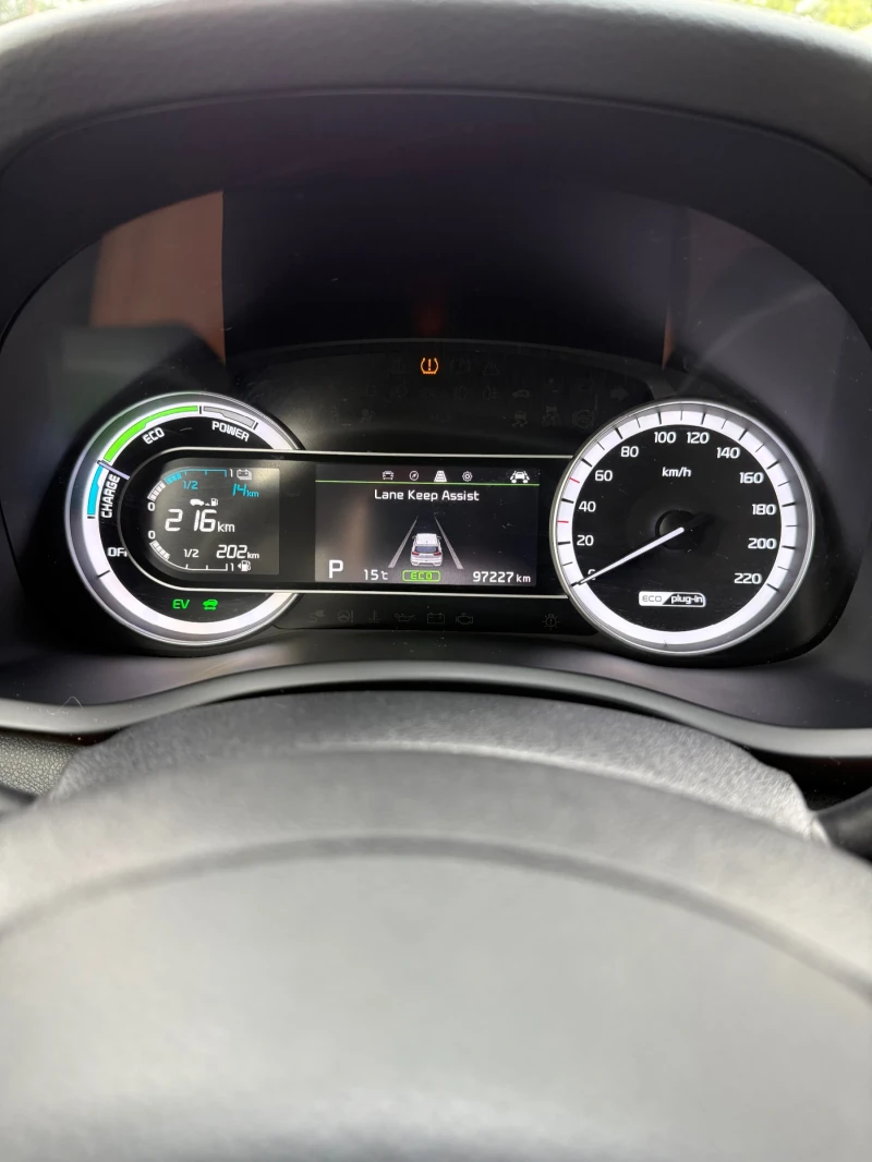 Kia Niro, снимка 13 - Автомобили и джипове - 52769395