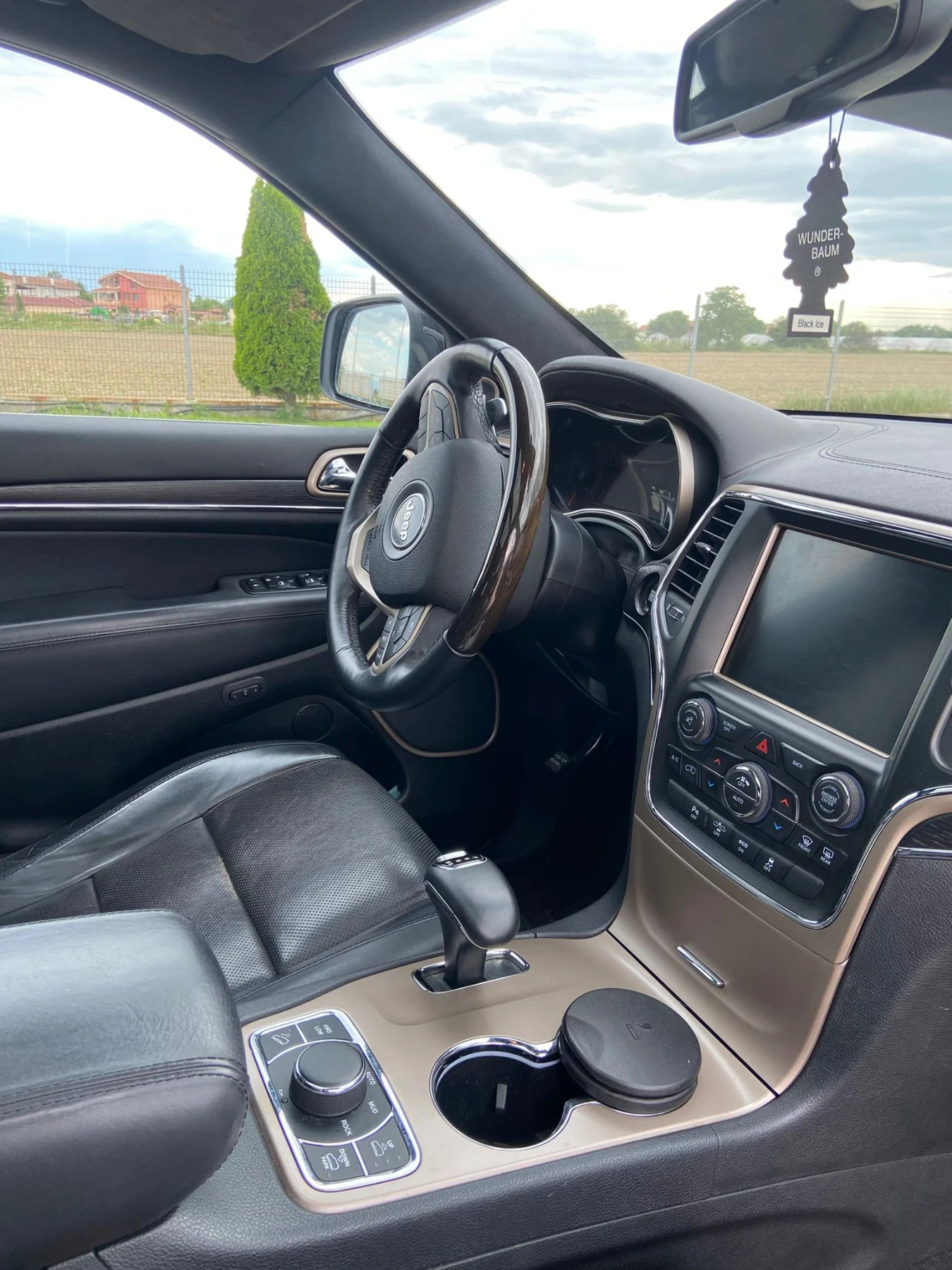 Jeep Grand cherokee SUMMIT 250PS 1-ви собственик СЕРВИЗНА ИСТОРИЯ, снимка 5 - Автомобили и джипове - 54635421