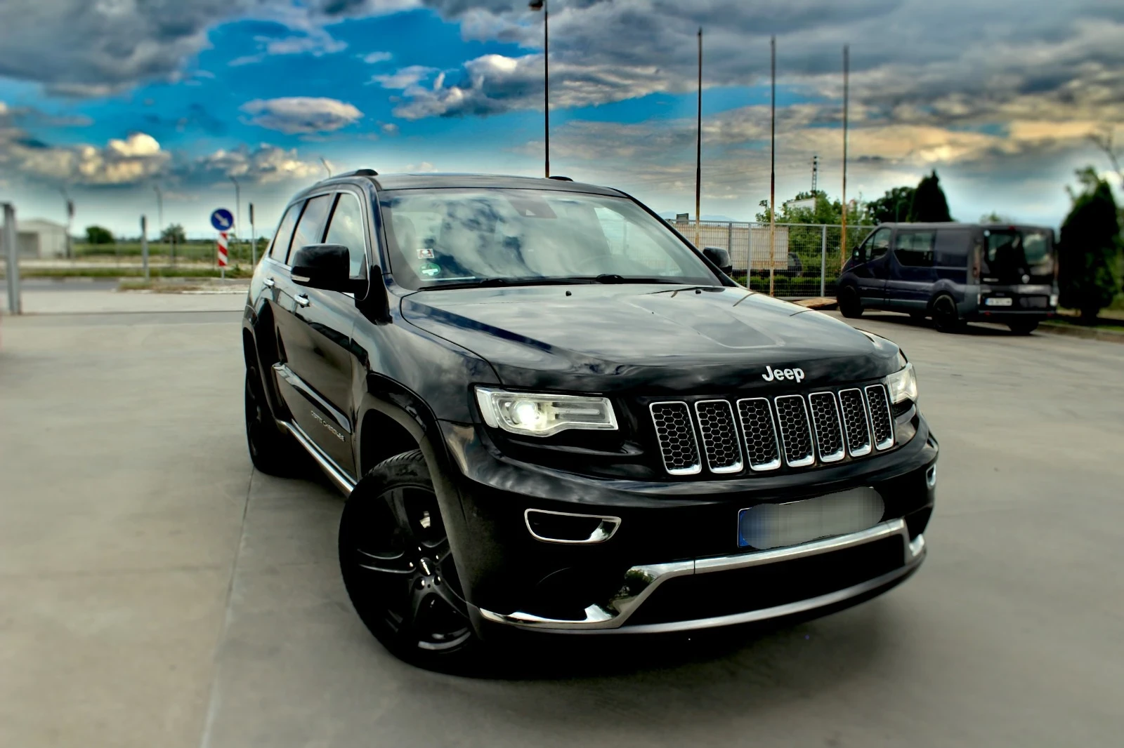 Jeep Grand cherokee SUMMIT 250PS 1-ви собственик СЕРВИЗНА ИСТОРИЯ