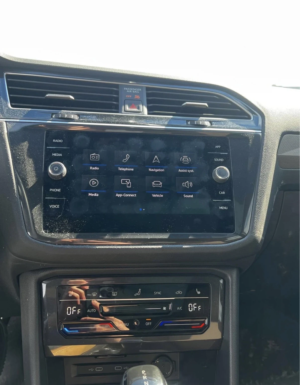 VW Tiguan R-LINE * CARPLAY * ДИГИТАЛНО ТАБЛО * ПАНОРАМА * , снимка 7 - Автомобили и джипове - 54634767