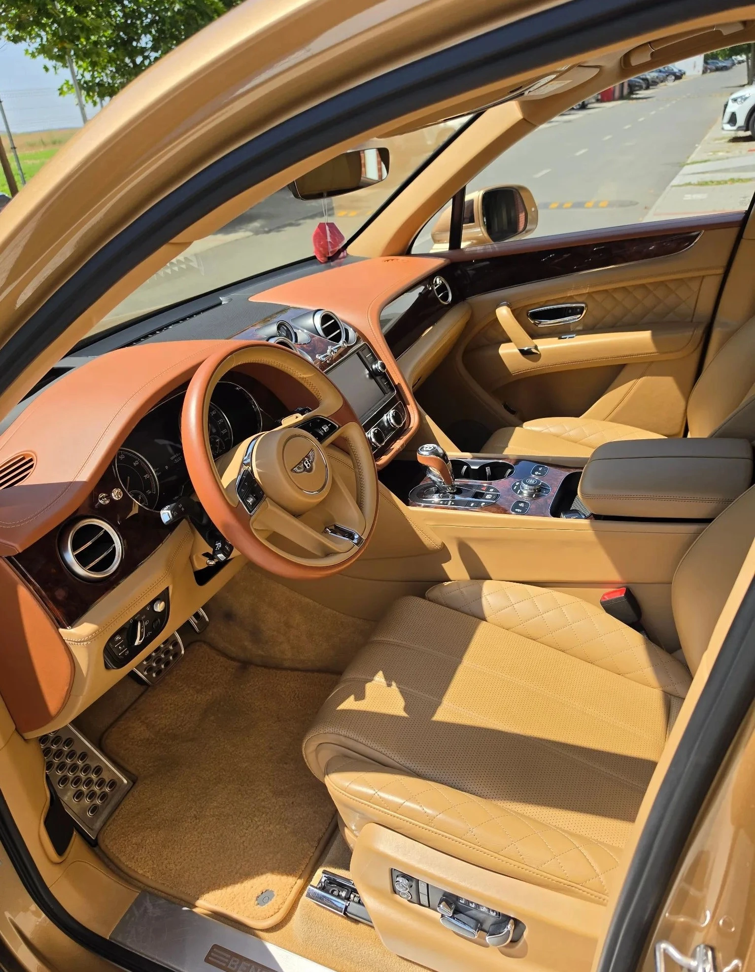 Bentley Bentayga 6.0 W12 4WD, снимка 5 - Автомобили и джипове - 55215492