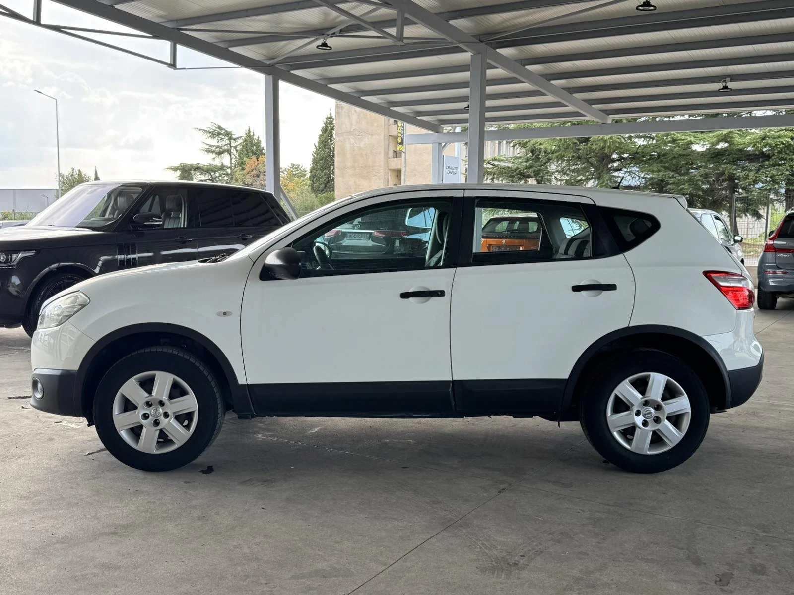Nissan Qashqai 1.5dci* 110ps* 6ск* КЛИМАТИК* ПАРКТРОНИК, снимка 2 - Автомобили и джипове - 55474509