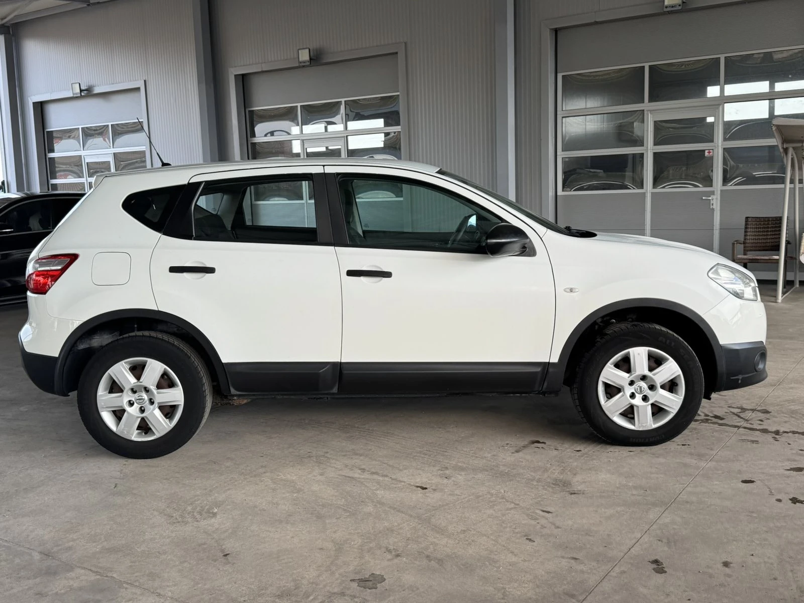 Nissan Qashqai 1.5dci* 110ps* 6ск* КЛИМАТИК* ПАРКТРОНИК, снимка 6 - Автомобили и джипове - 55474509