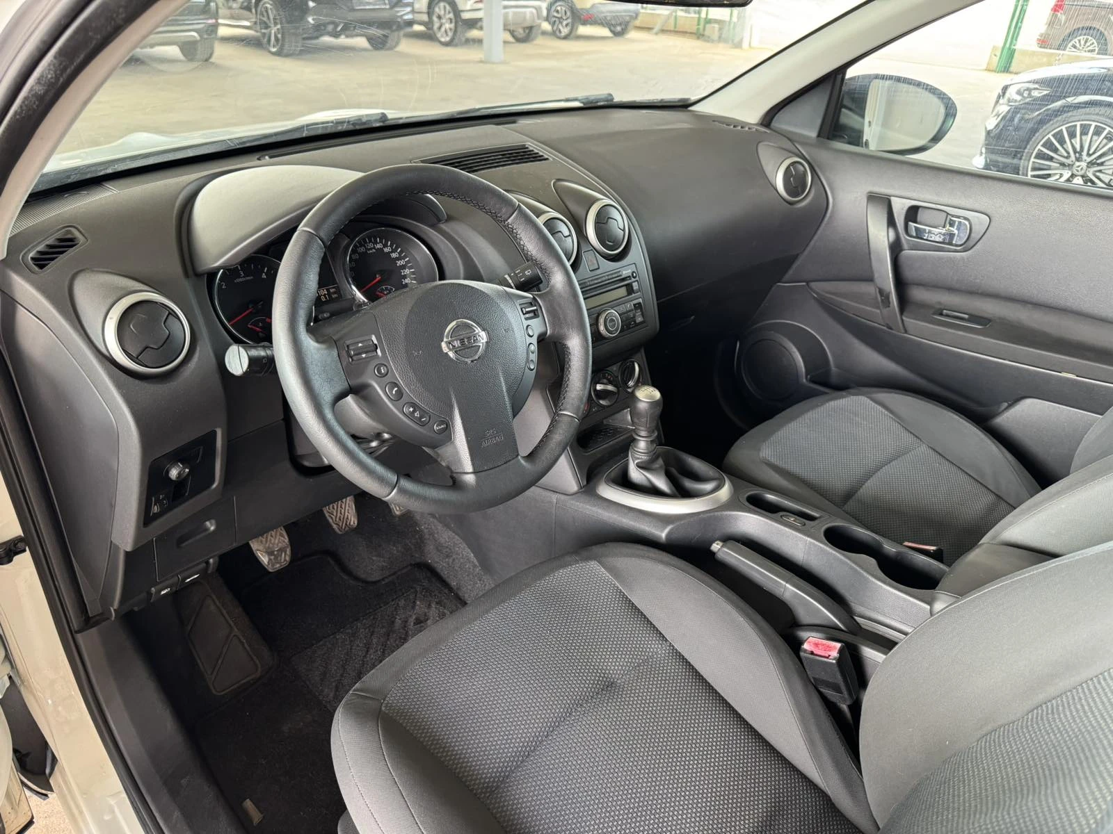 Nissan Qashqai 1.5dci* 110ps* 6ск* КЛИМАТИК* ПАРКТРОНИК, снимка 9 - Автомобили и джипове - 55474509
