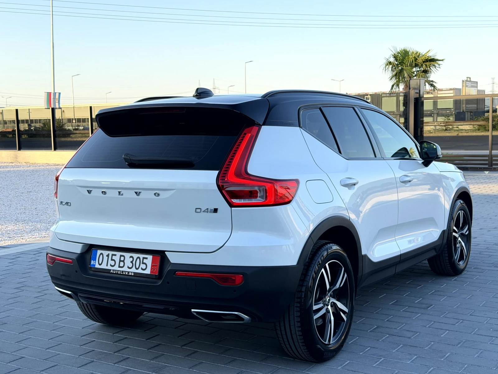 Volvo XC40 2.0 D4 190к.с* 4х4* R-DESIGN MY20* DISTR./140000KM, снимка 5 - Автомобили и джипове - 55502066