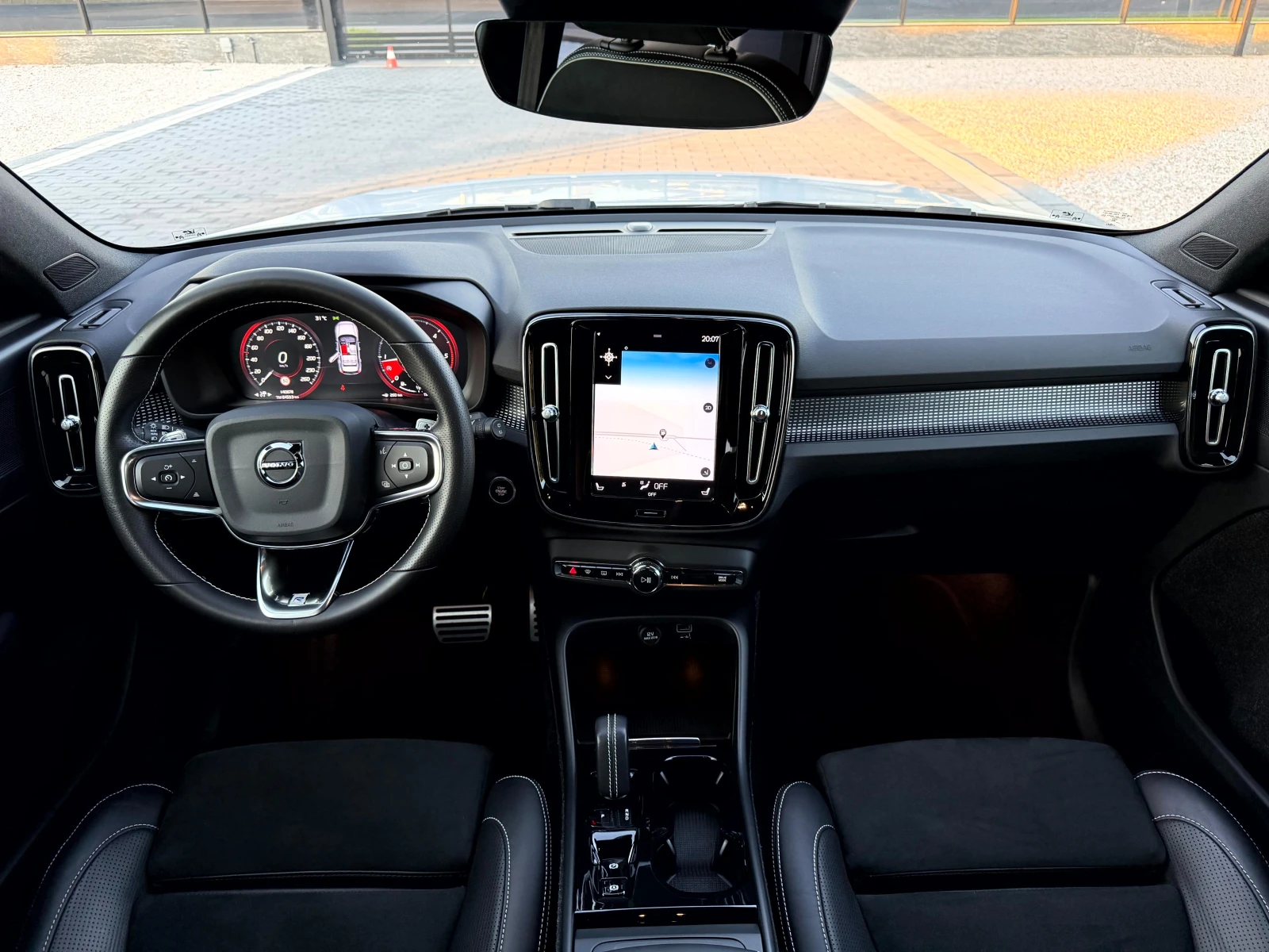 Volvo XC40 2.0 D4 190к.с* 4х4* R-DESIGN MY20* DISTR./140000KM, снимка 9 - Автомобили и джипове - 55502066