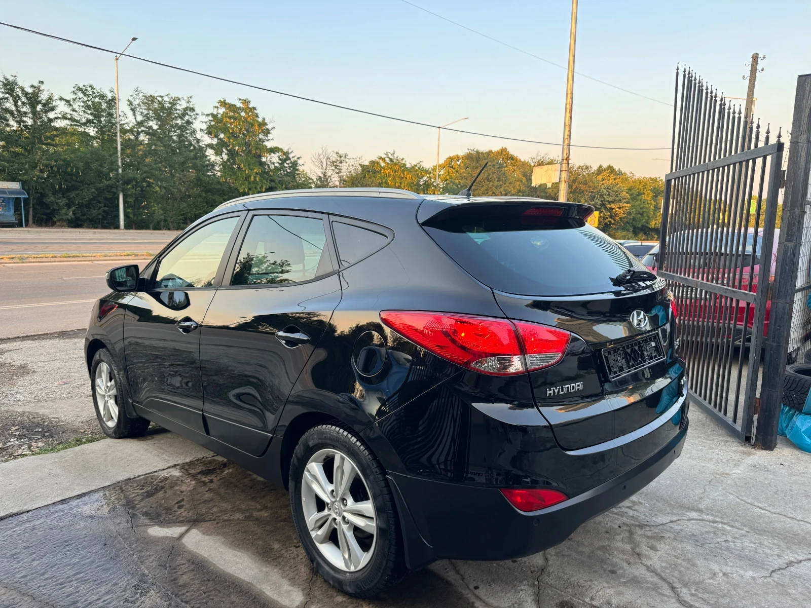 Hyundai IX35 2.0 I Ръчка 4х4 Швейцария ТОП, снимка 7 - Автомобили и джипове - 55564735