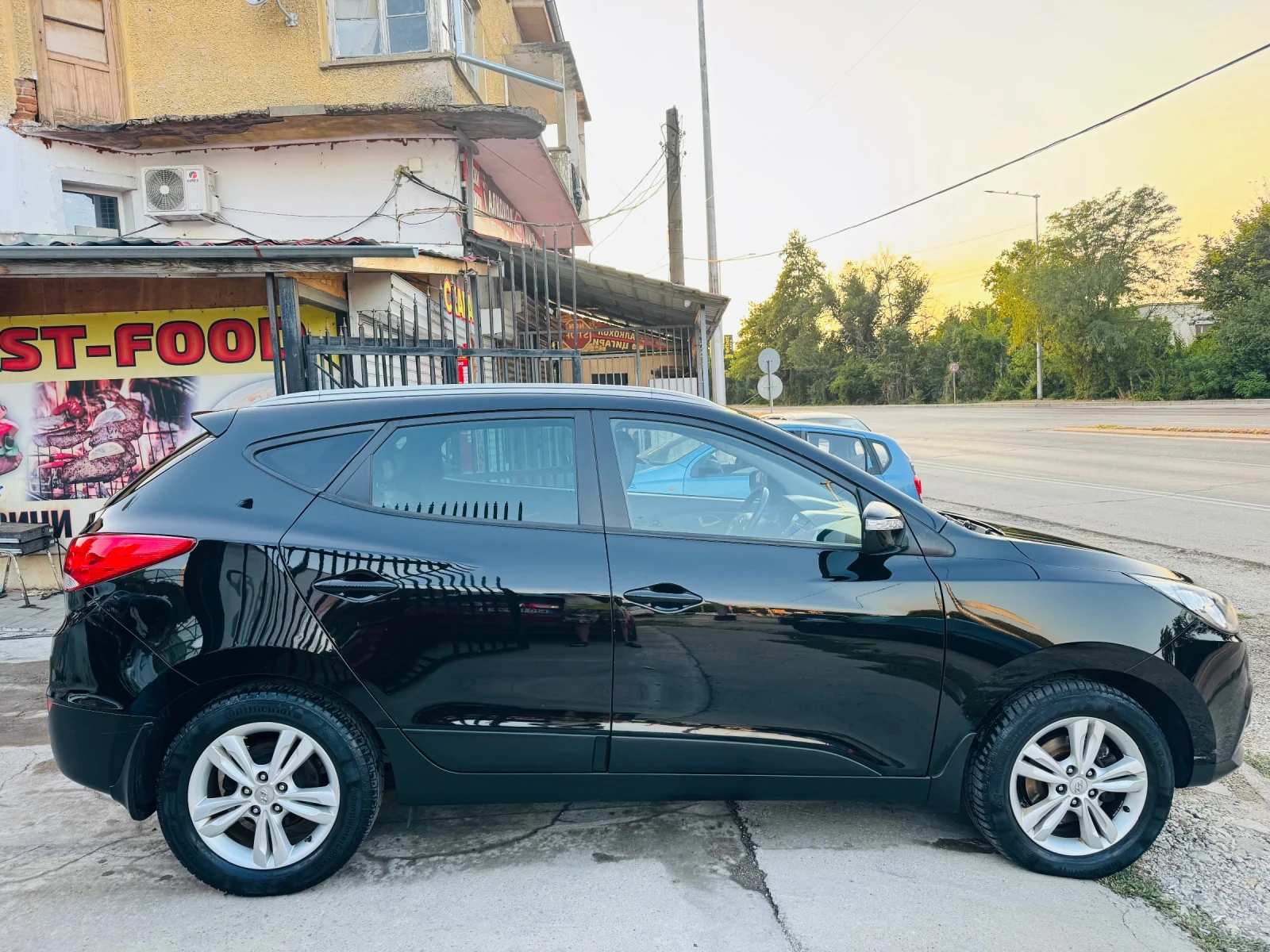 Hyundai IX35 2.0 I Ръчка 4х4 Швейцария ТОП, снимка 4 - Автомобили и джипове - 55564735