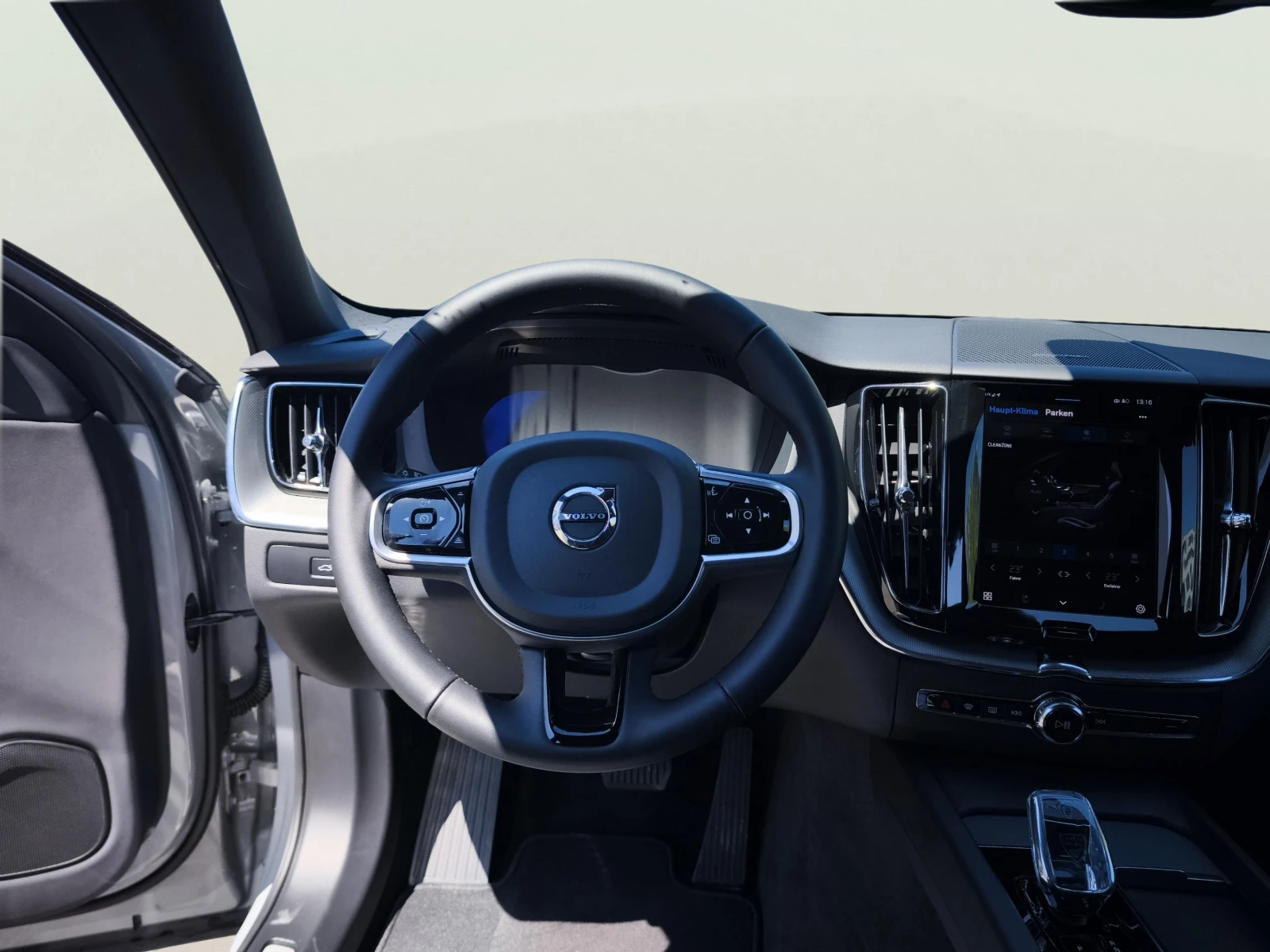 Volvo XC60 2.0, снимка 10 - Автомобили и джипове - 55647339