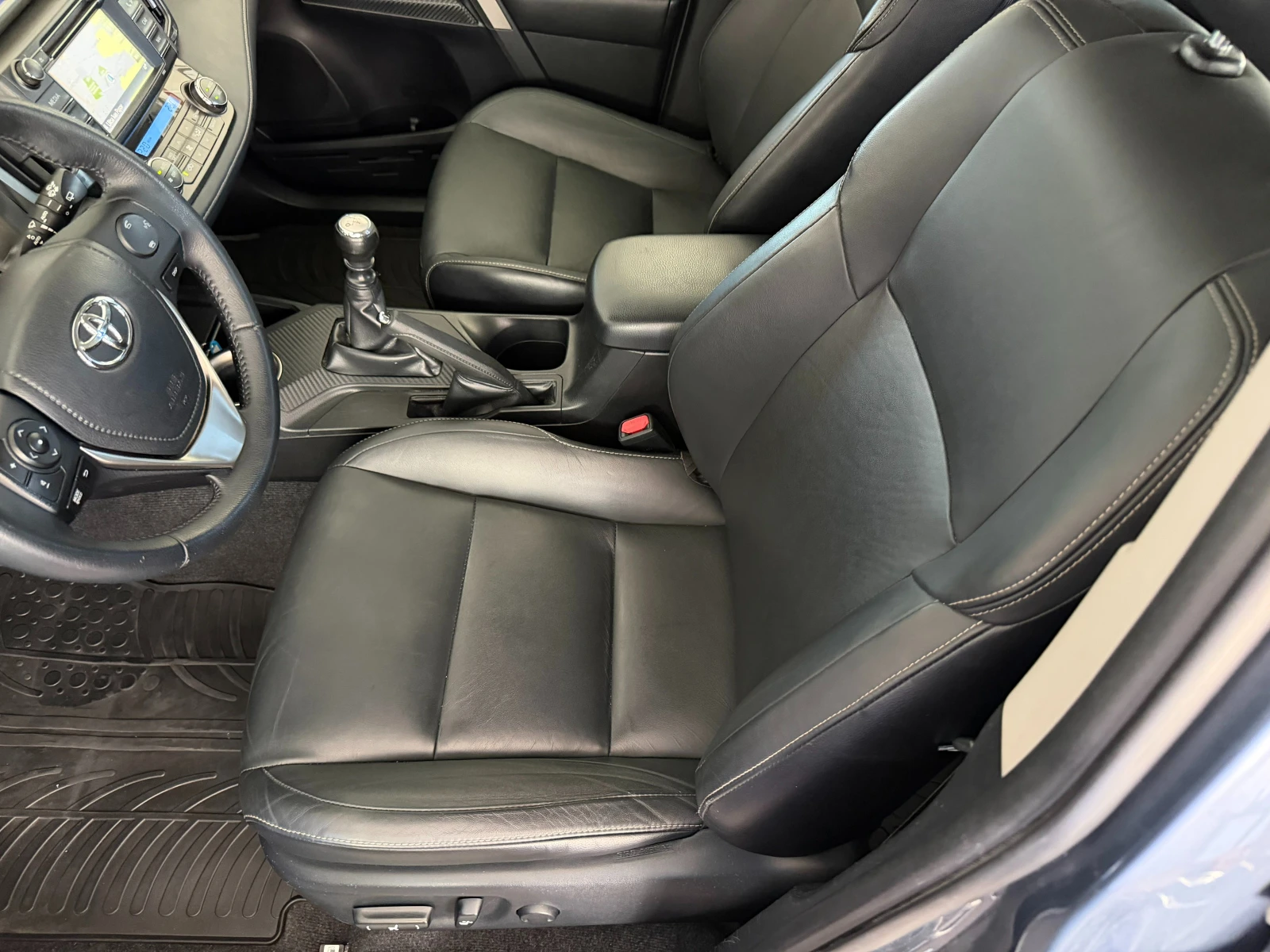 Toyota Rav4 2.0i* 4x4* СЕРВИЗНА КНИЖКА С ПЪЛНА ИСТОРИЯ В ТОЙОТ, снимка 8 - Автомобили и джипове - 55727312