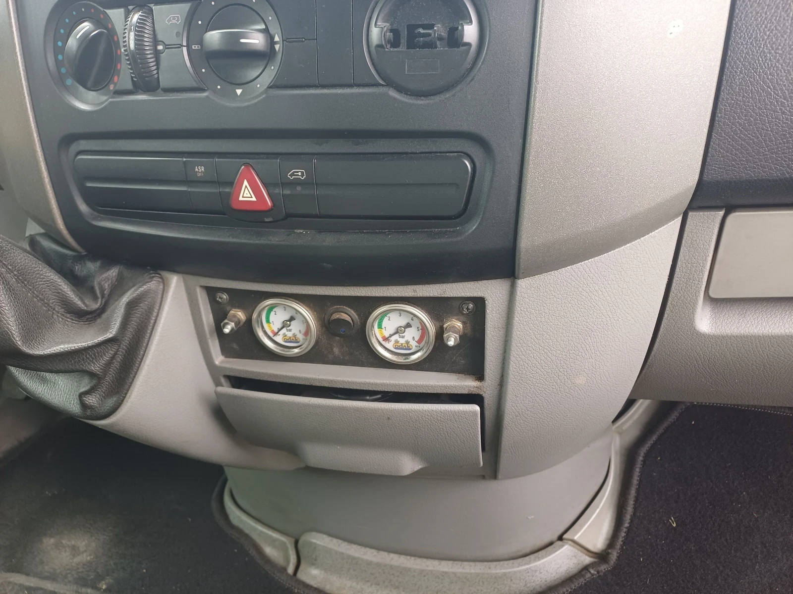 VW Crafter, снимка 13 - Бусове и автобуси - 53944279