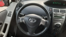 Toyota Yaris 1.3i automatik, снимка 12