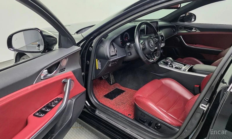 Kia Stinger, снимка 13 - Автомобили и джипове - 53459392