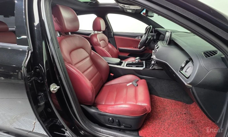 Kia Stinger, снимка 10 - Автомобили и джипове - 53459392