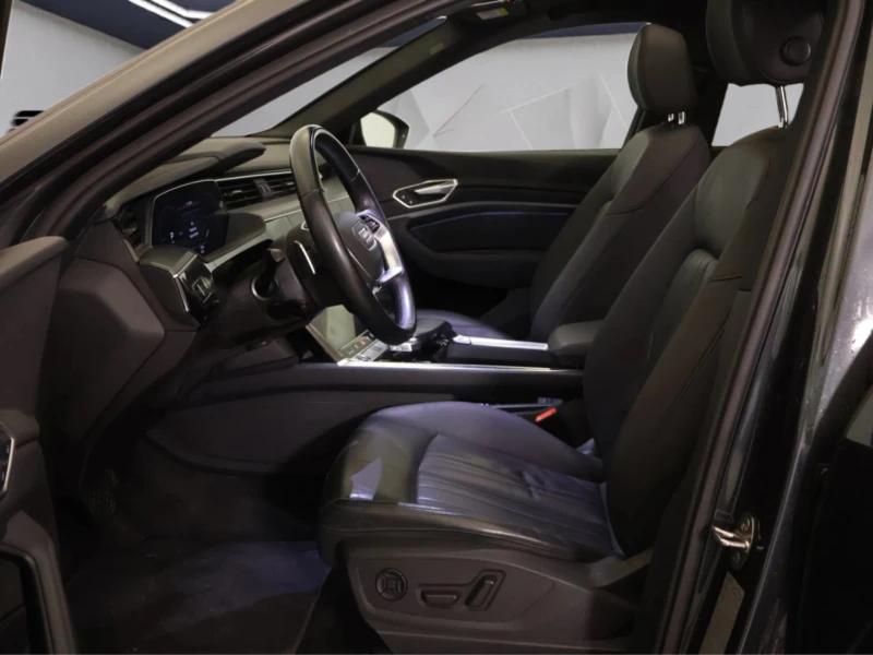 Audi E-Tron 55 SPORTBACK 95KWH QUATTRO 408КС MATRIX ШИБЕДАХ, снимка 6 - Автомобили и джипове - 53518426