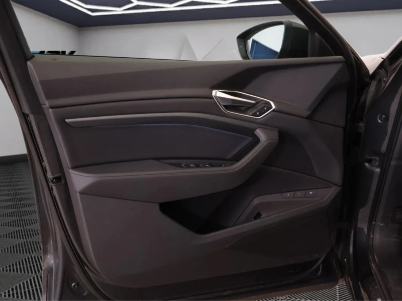 Audi E-Tron 55 SPORTBACK 95KWH QUATTRO 408КС MATRIX ШИБЕДАХ, снимка 7 - Автомобили и джипове - 53518426