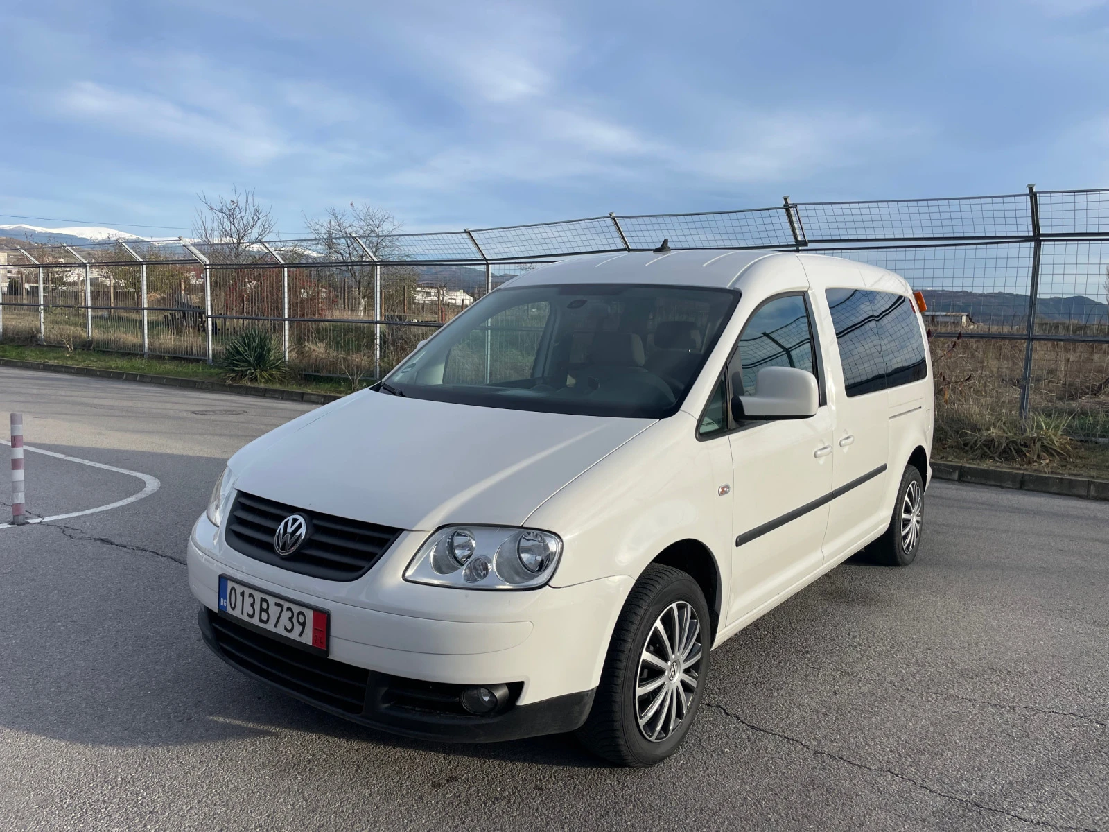 VW Caddy ЗА ХОРА С УВРЕЖДАНИЯ АВТОМАТ МАКСИ - [1] 